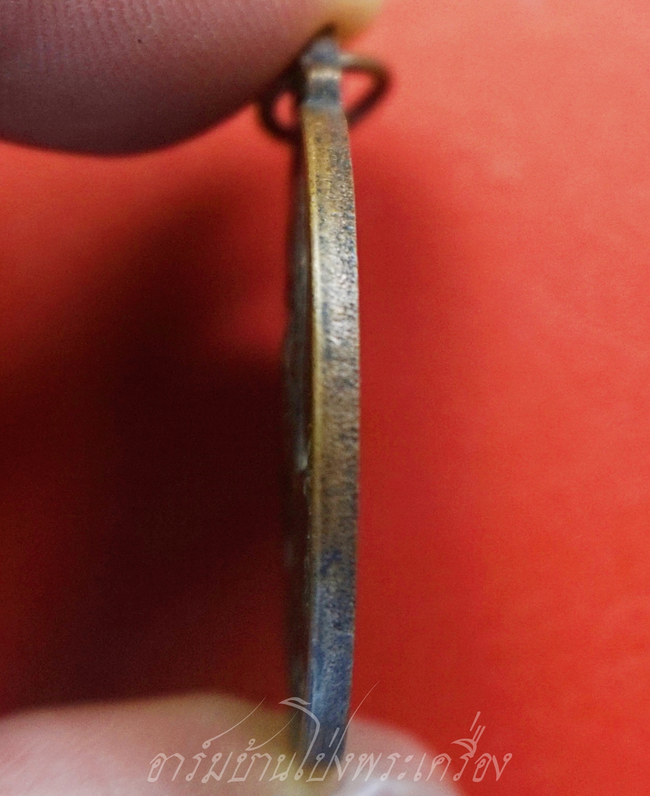 หลวงพ่อพุธ วัดป่าสาลวัน เหรียญสู้ศึก ปี๒๕๒๔ เหรียญสู้ศึก บริษัท สุราทิพย์รังสีมา จำกัด(มหาชน) เนื้อทองแดงรมดำ(องค์ที่1)