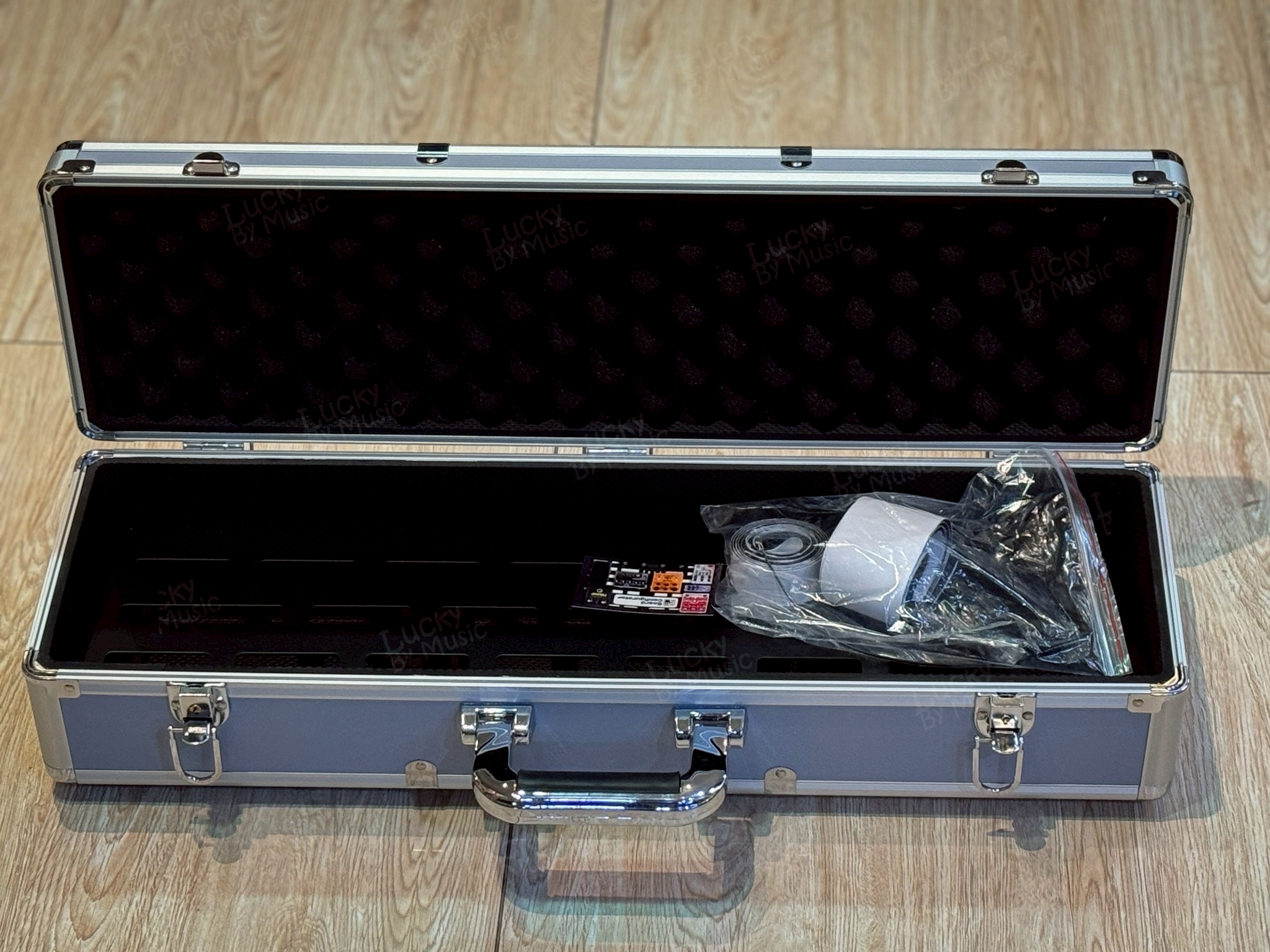 Rockboard by warwick DUO 2.2 บอร์ดเอฟเฟค พร้อมกล่องเคสอะลูมิเนียม ใส่เอฟเฟคได้หลายตัว