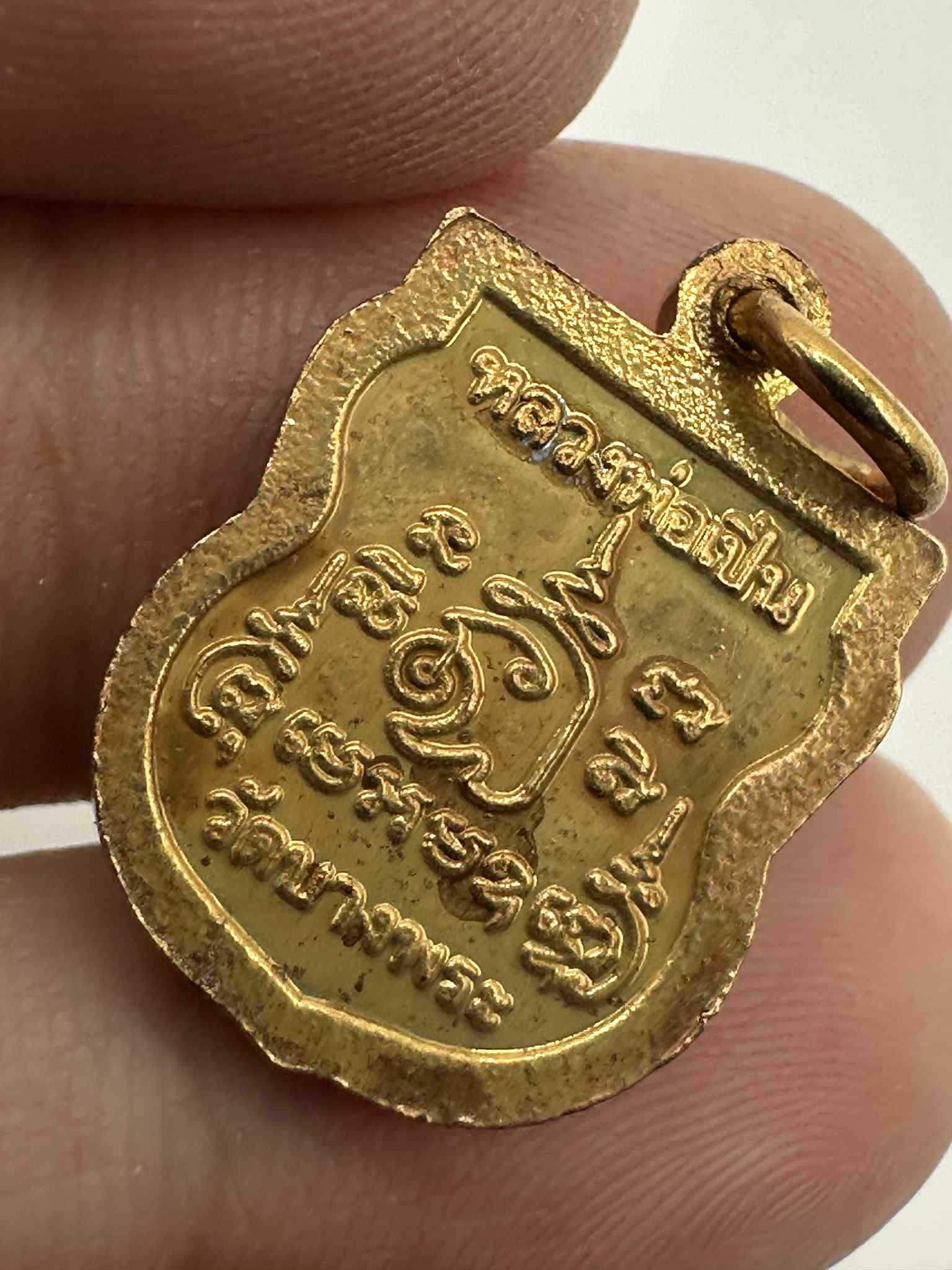 29.เหรียญกะไหล่ทอง อวยพร รุ่นเฮ็งตลอดปีดีตลอดไป หลวงพ่อเปิ่น วัดบางพระ นครปฐม