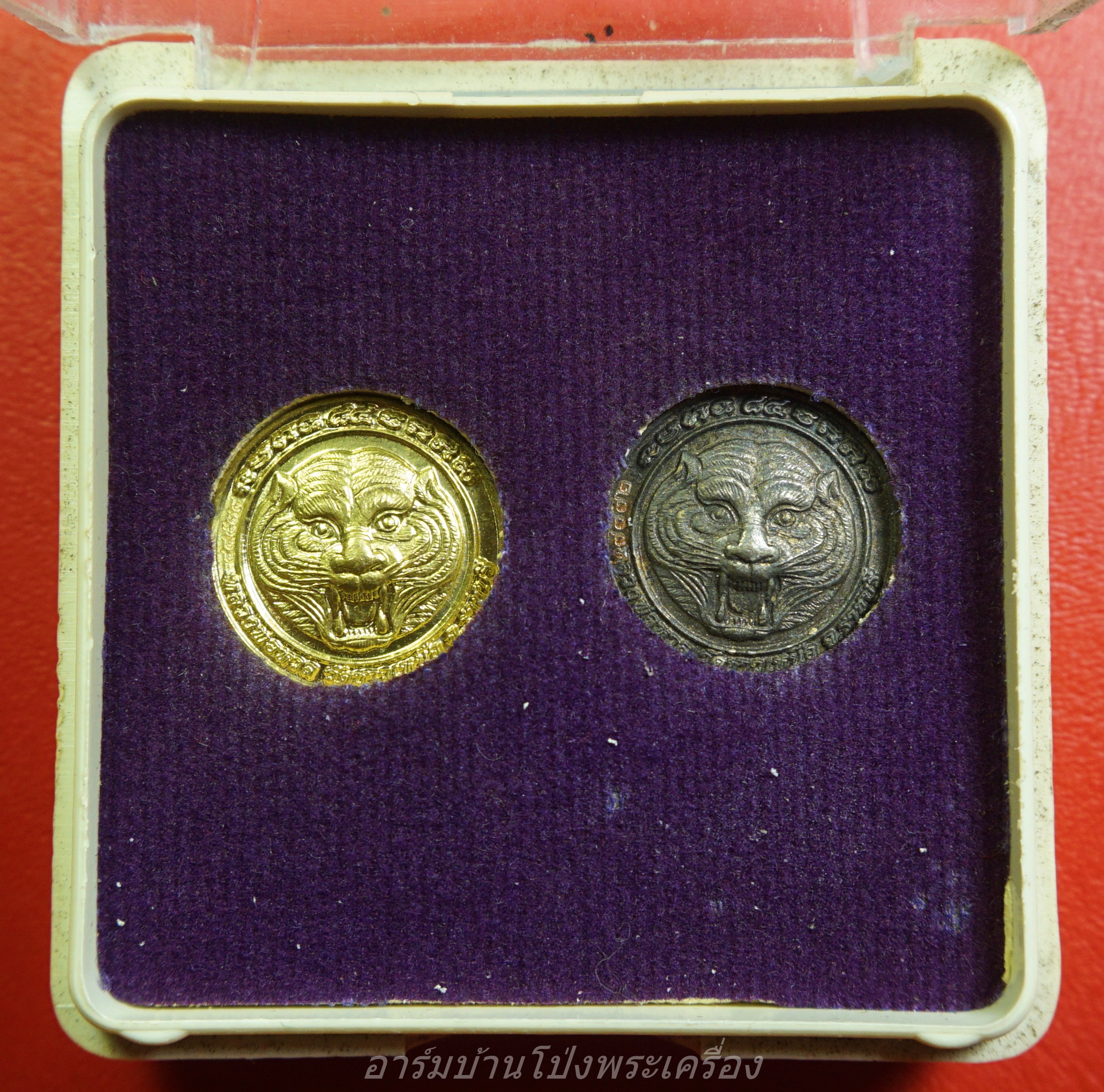 หลวงพ่อหวล วัดชาวเหนือ เสือเม็ดกระดุม มหาเมตตา มหาบารมี ปี๒๕๕๔ เนื้อฝาบาตร เนื้อกะไหล่เงิน(ชุดที่2)