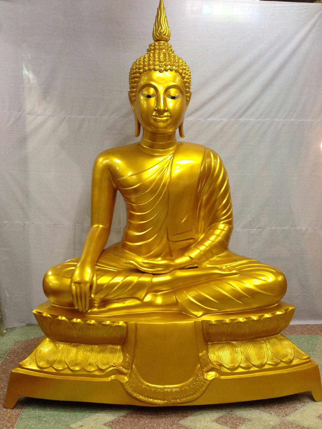 พระปางสะดุ้งมารเนื้อทองเหลือง ฐานบัว ขนาดหน้าตัก 60 นิ้ว