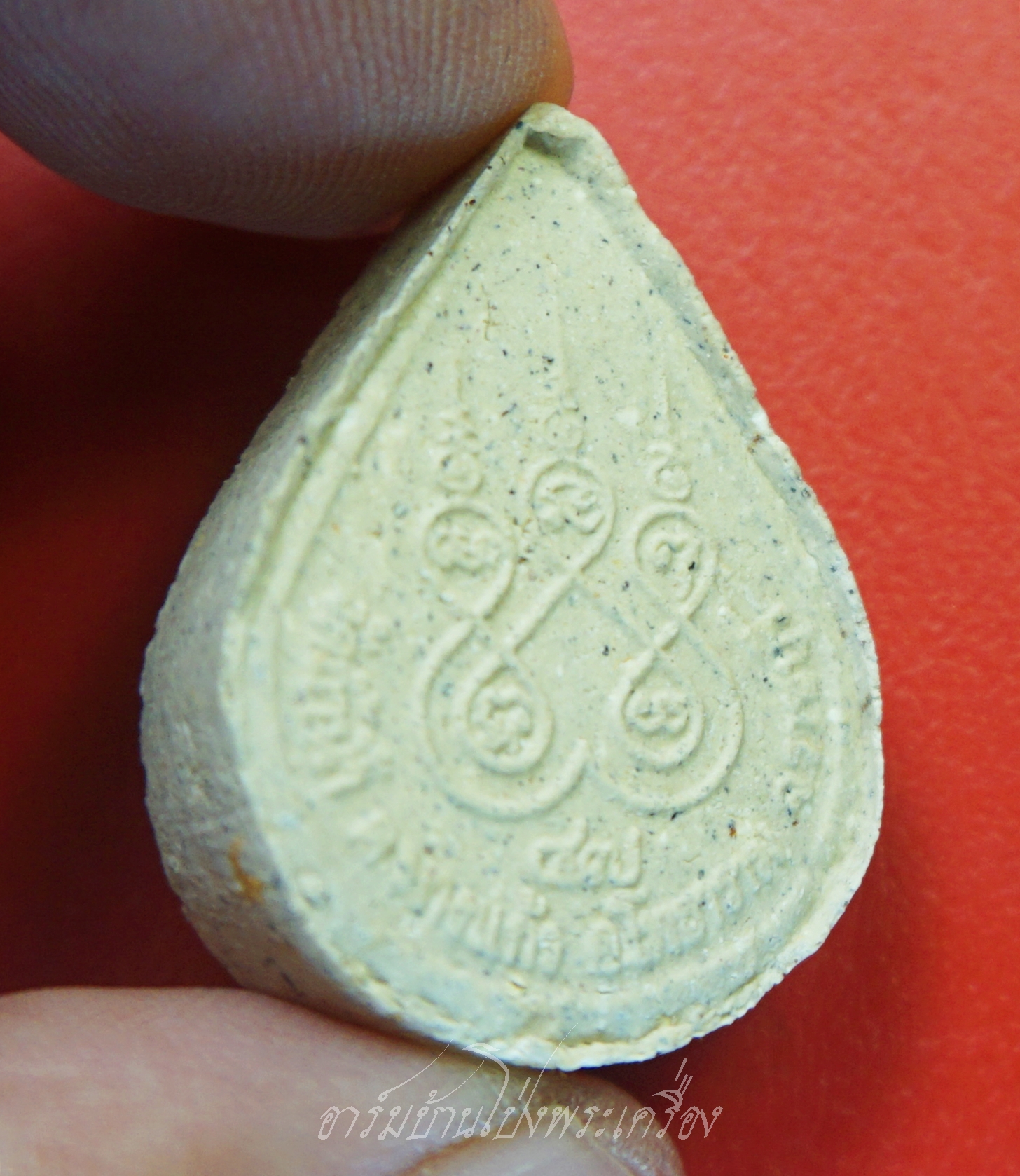 หลวงพ่อเงิน วัดถ้ำน้ำ หยดน้ำ เนื้อผง พร้อมกล่องและสายสิญจน์(องค์ที่1)