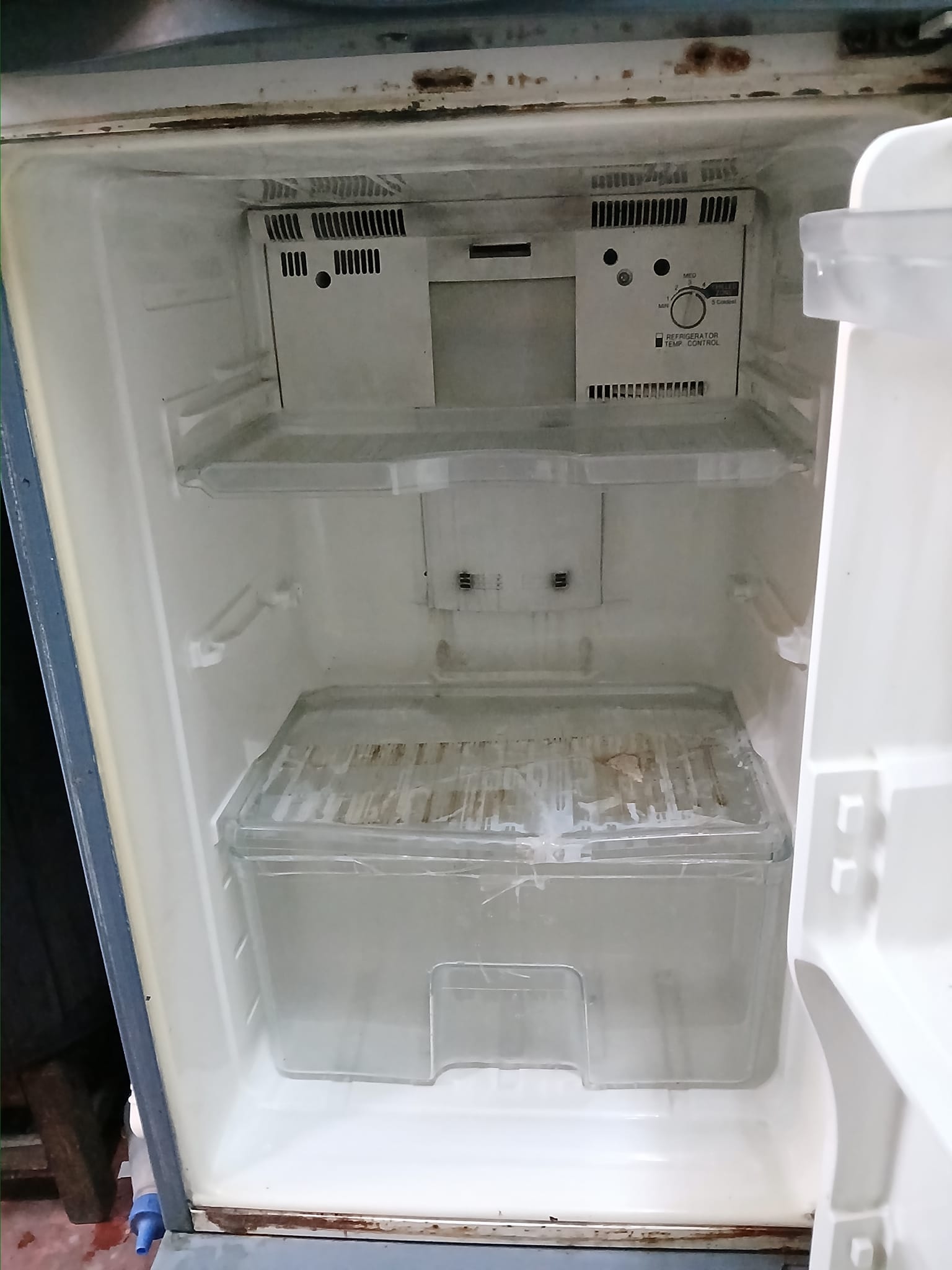 ปล่อย ตู้เย็น มือสอ 6.7คิว มือ2 เสียบไฟติด มีลม แต่ไม่เย็น ตีเป็นซาก 1000 uาn เอาไปซ่อมเอง มารับได้ ที่ร้าน อยู่ติดถนนใหญ่ ก่อนถึงสี่แยกบ้านหม้อ เขตพระนคร กรุงเทพ มาขนเอง ไม่มีจัดส่ง