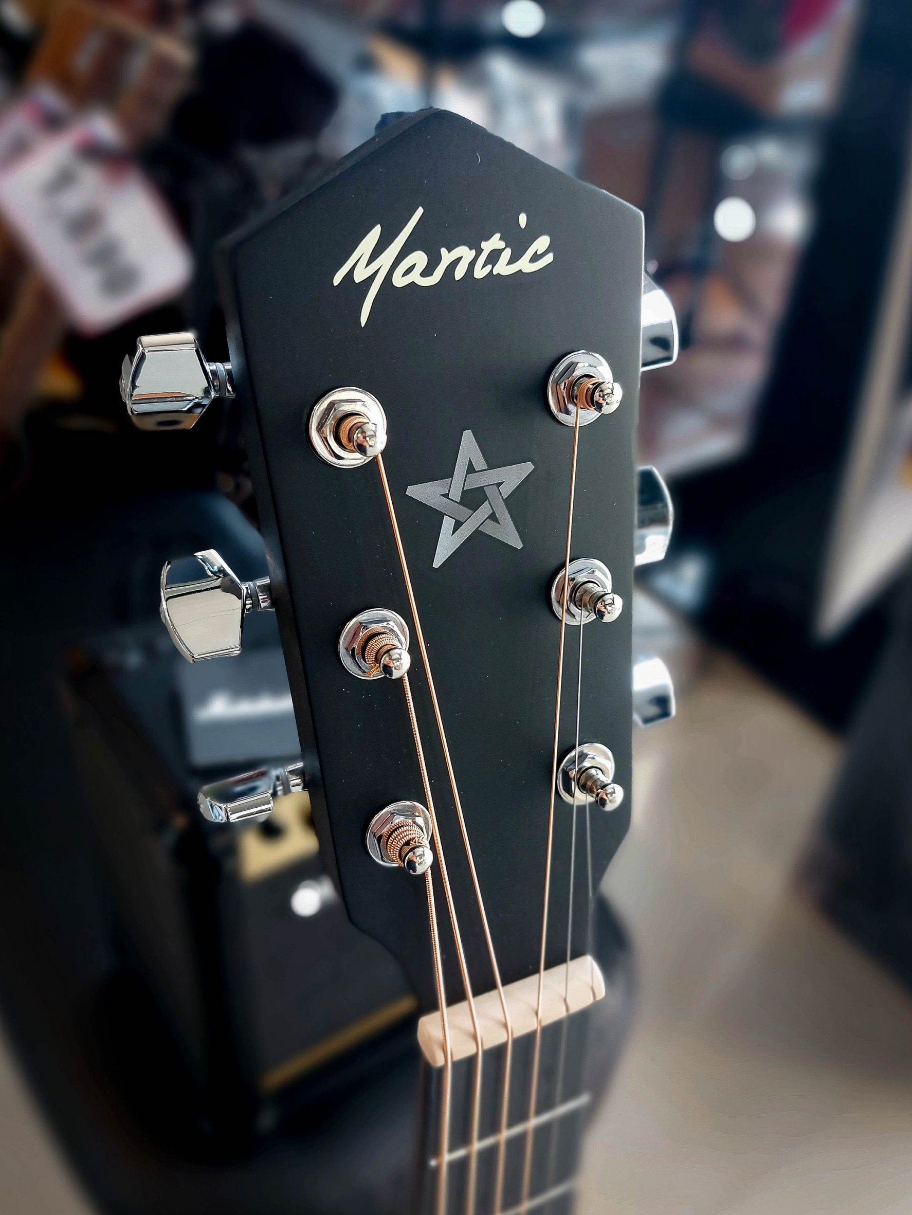 Mantic GT1-AC กีต้าร์โปร่ง 40 นิ้ว สีดำ รุ่นยอดนิยม ฟรี กระเป๋าNami ปิ๊ก4อัน ใบคอร์ด ประแจ