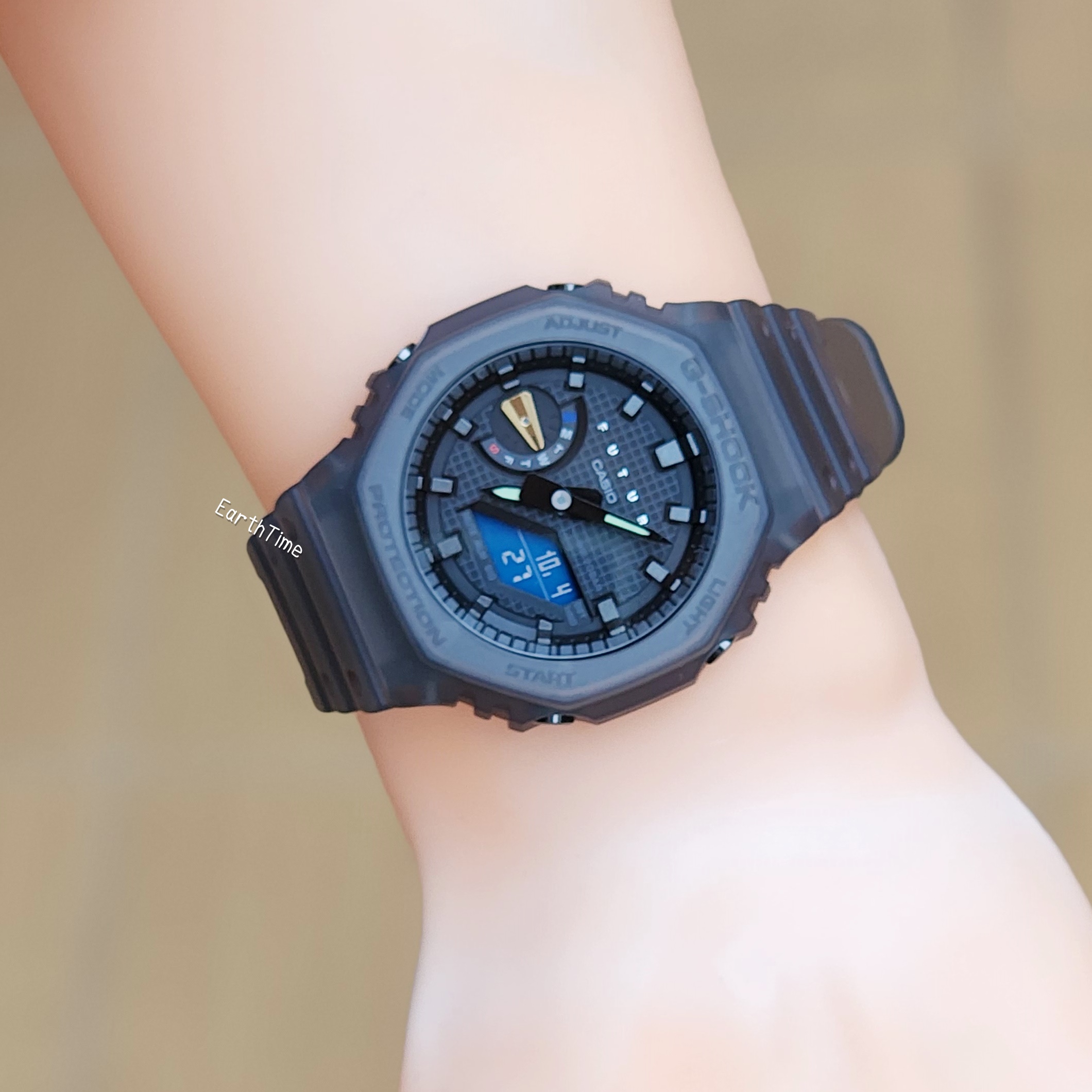 GA-2100FT-8A l FUTUR x G-Shock l G-SHOCK
