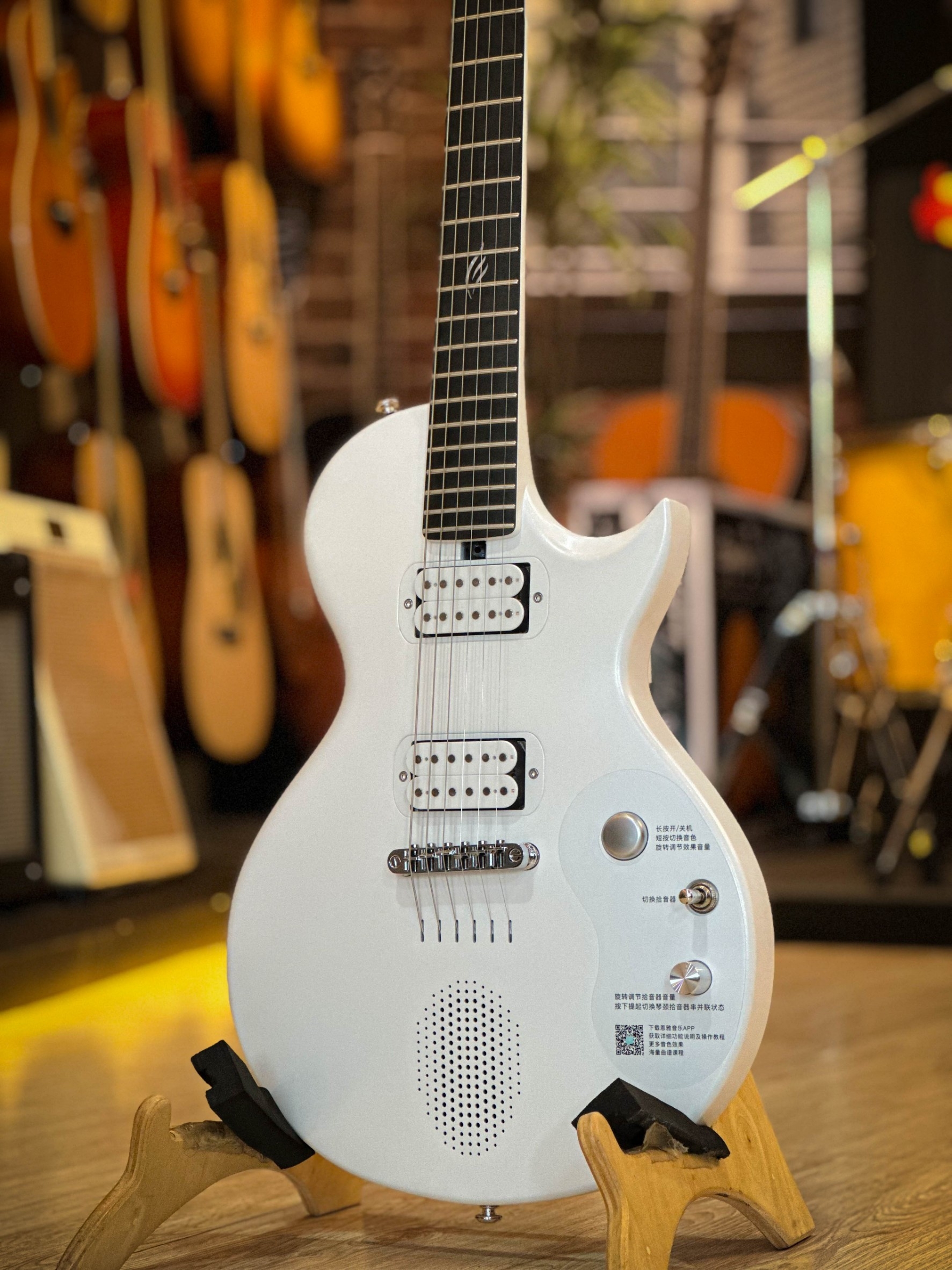 Enya Nova Go Sonic กีต้าร์ไฟฟ้า มีบลูทูธ ลำโพง/เอฟเฟคในตัว Electric Guitar ทัชชิ่งดี พร้อม กระเป๋าซอฟเคส