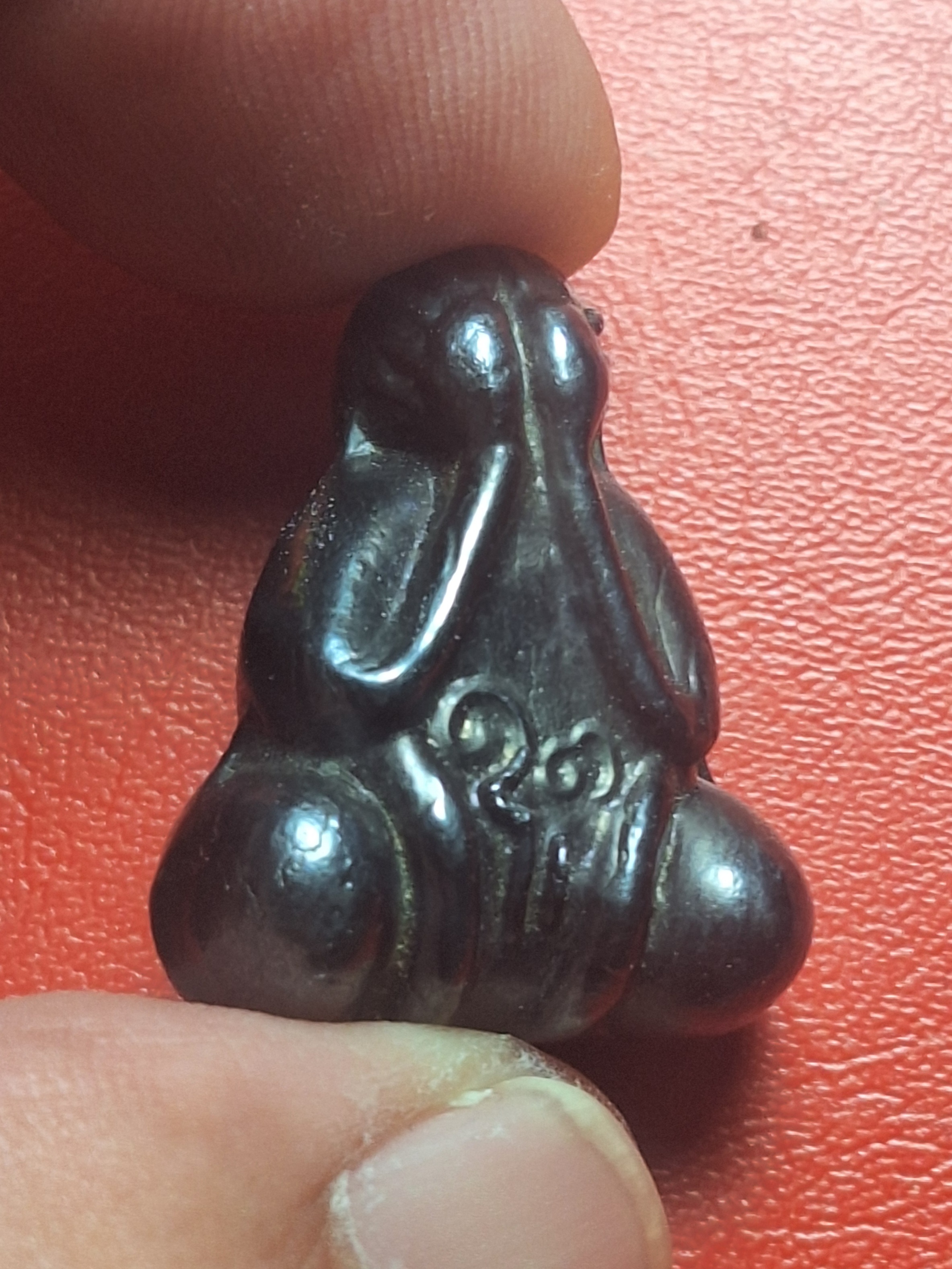 หลวงพ่อคิ้ม วัดหนองเสือ พระปิดตา พิมพ์ใหญ่ เนื้อเมฆพัตร(องค์ที่1)