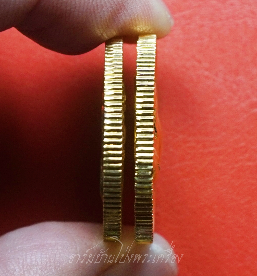 เหรียญ ๑๘ พระอรหันต์ จับโป๊ยหล่อหั่น พิธีมหาพุทธาภิเษก วัดสุทัศน์เทพวราราม ปี๒๕๓๙ วันเพ็ญเดือน๑๒ ขอบสตางค์ เนื้อกะไหล่ทอง(องค์ที่1)