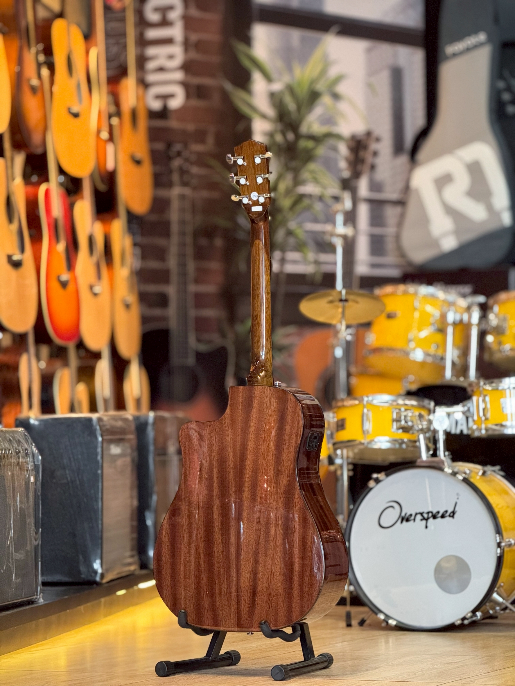 กีต้าร์โปร่งไฟฟ้า Fender CD-60SCE ภาคไฟฟ้า Fishman