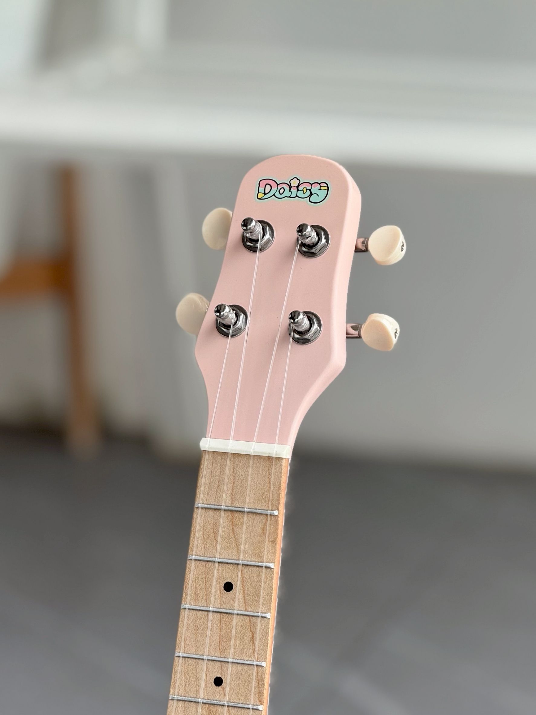 Daisy Ally อูคูเลเล่ไซส์คอนเสิร์ต Top Solid พร้อมกระเป๋า