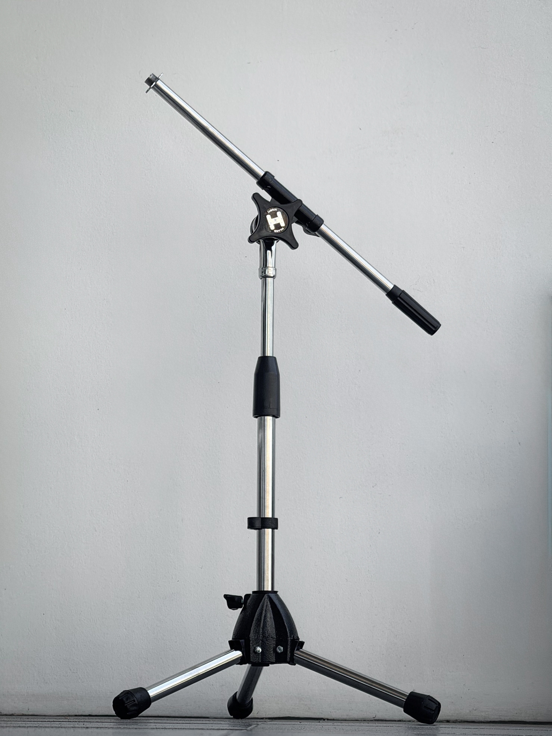 ขาไมค์ตั้งโต๊ะ ( Baby boom ) ขาไมค์บูม ขาไมค์ตั้งโต๊ะ พิธีต่างๆ วัสดุโครเมียม ทนทานพิเศษ ปรับระดับความสูงต่ำได้ถึง 60-100 ซม.