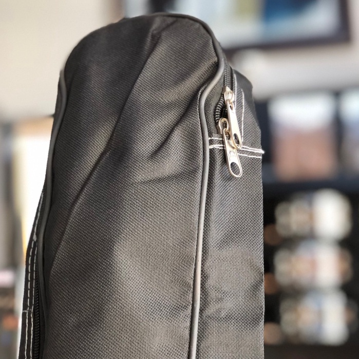 BADGER กระเป๋าใส่กีตาร์โปร่ง สะพายหลังขนาด 40" (สีดำ) มีกระเป๋าเสริมด้านหน้า