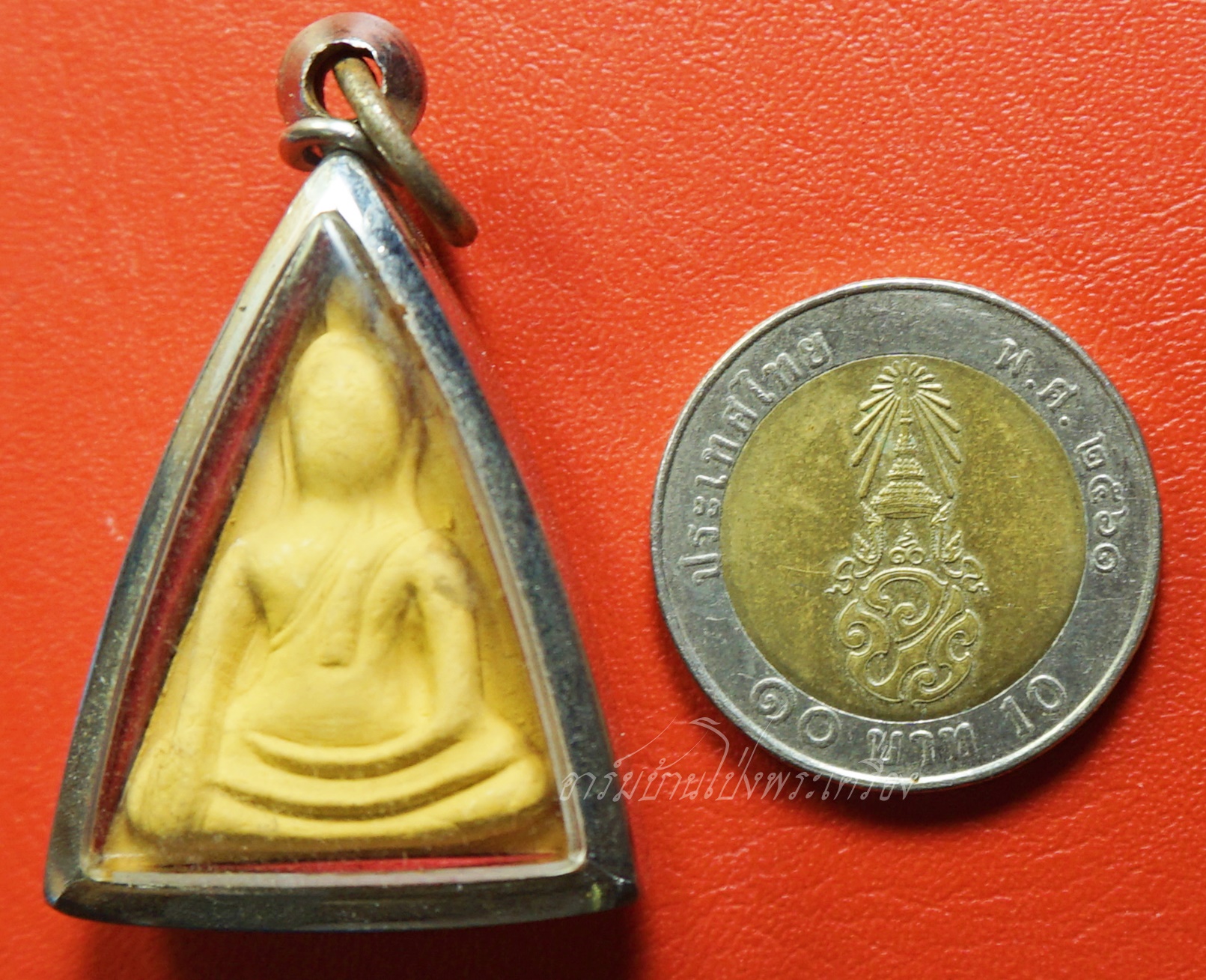 หลวงปู่แผ้ว ปวโร วัดรางหมัน พระนางพญา เนื้อผง สีเหลือง(องค์ที่1)