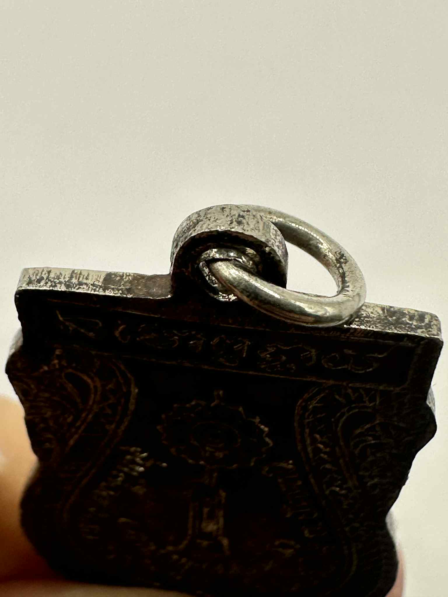 32.เหรียญทองแดงรมดำ เหรียญเลื่อนสมณศักดิ์ รุ่น 2 ปี36 วัดช้างให้บล็อค กนกขีด หลังพัดยศ