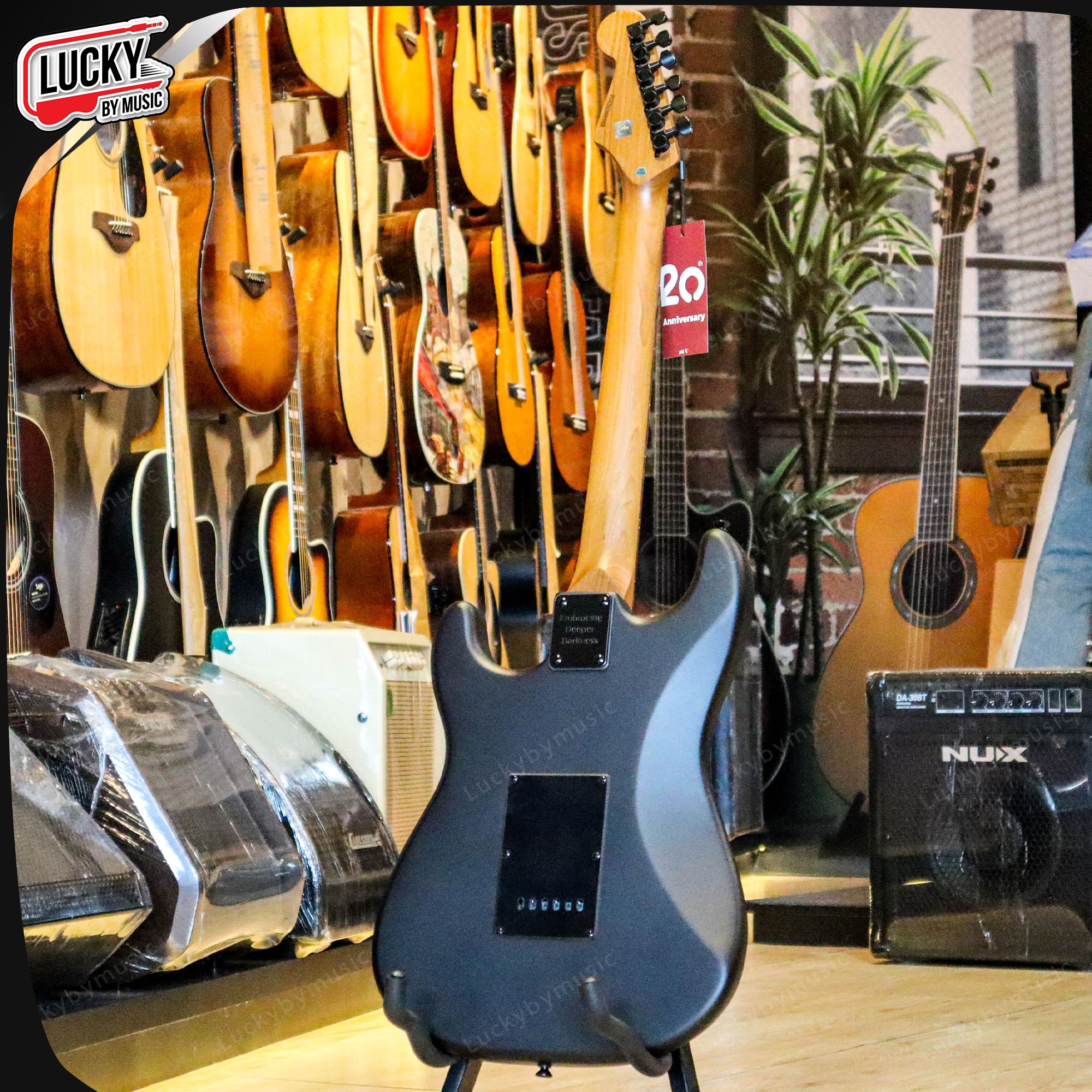 กีตาร์ไฟฟ้า Century Dark Series DSTR สีดำ/สีขาว เคลือบด้าน คอเผา ปิ๊กอัพ HH พร้อมกระเป๋า ปิ๊ก ประแจ คันโยก