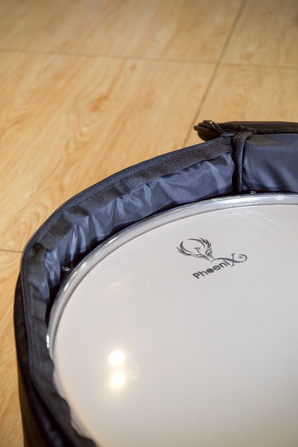 กระเป๋าสแนร์ Takane (Japan) ขนาด 14 x 7 บุฟองน้ำหนา 12 ซิปสีครีมรูปแบบทันสมัย สะพายหลังได้ ใช้งานได้สะดวก