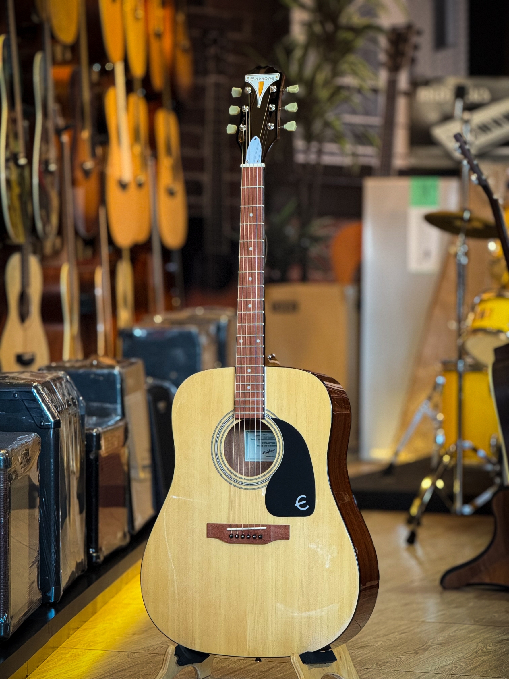 กีต้าร์โปร่งไฟฟ้า Epiphone Pro-1 สีไม้ ภาคไฟฟ้า GT-4 ฟรี กระเป๋า+สายแจ็ค+ปิ๊ก+ที่เก็บปิ๊ก