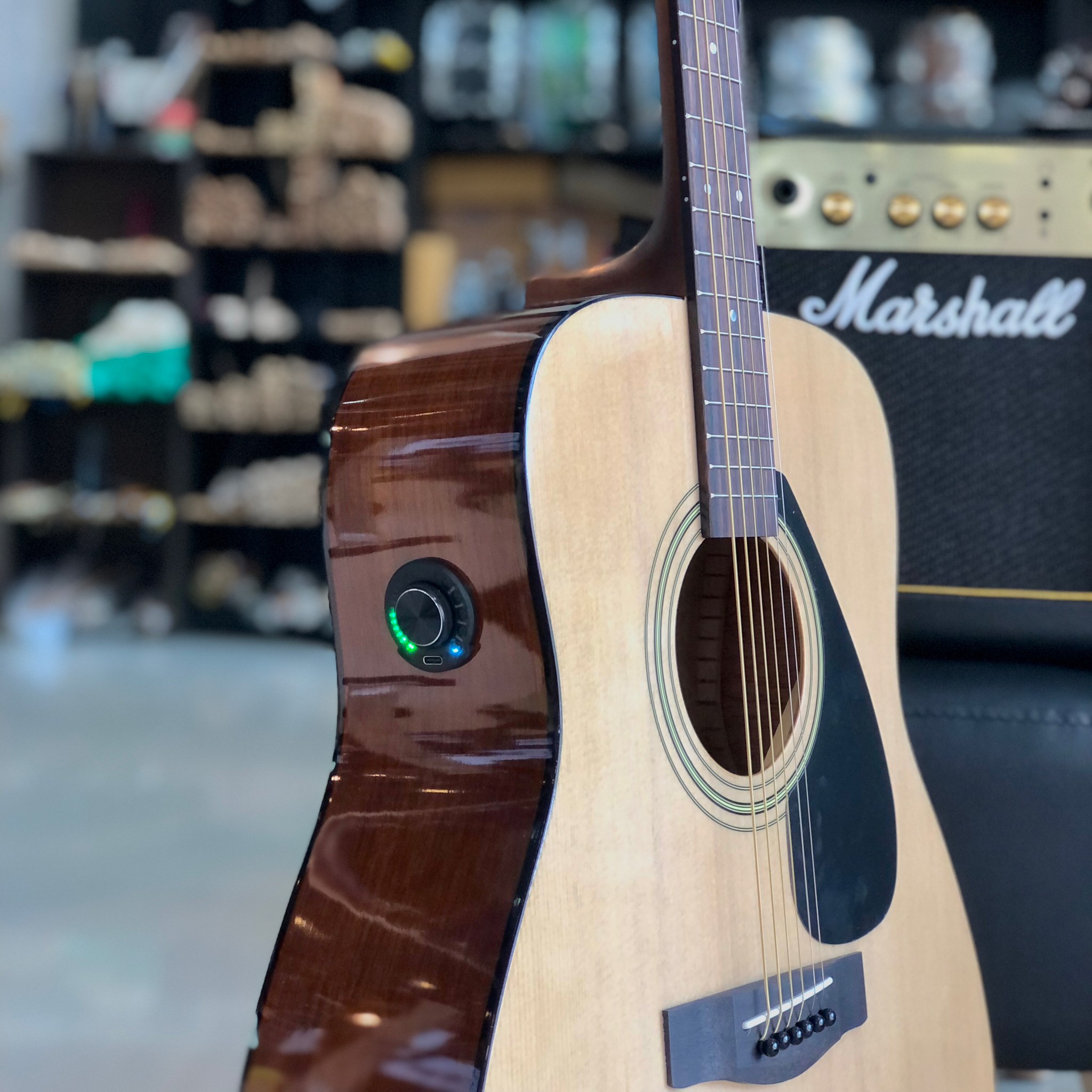 กีต้าร์โปร่ง YAMAHA กีต้าร์โปร่ง/ไฟฟ้า พร้อม กระเป๋าแท้ Yamaha / ประแจ / ใบคอร์ด / ปิ๊ก