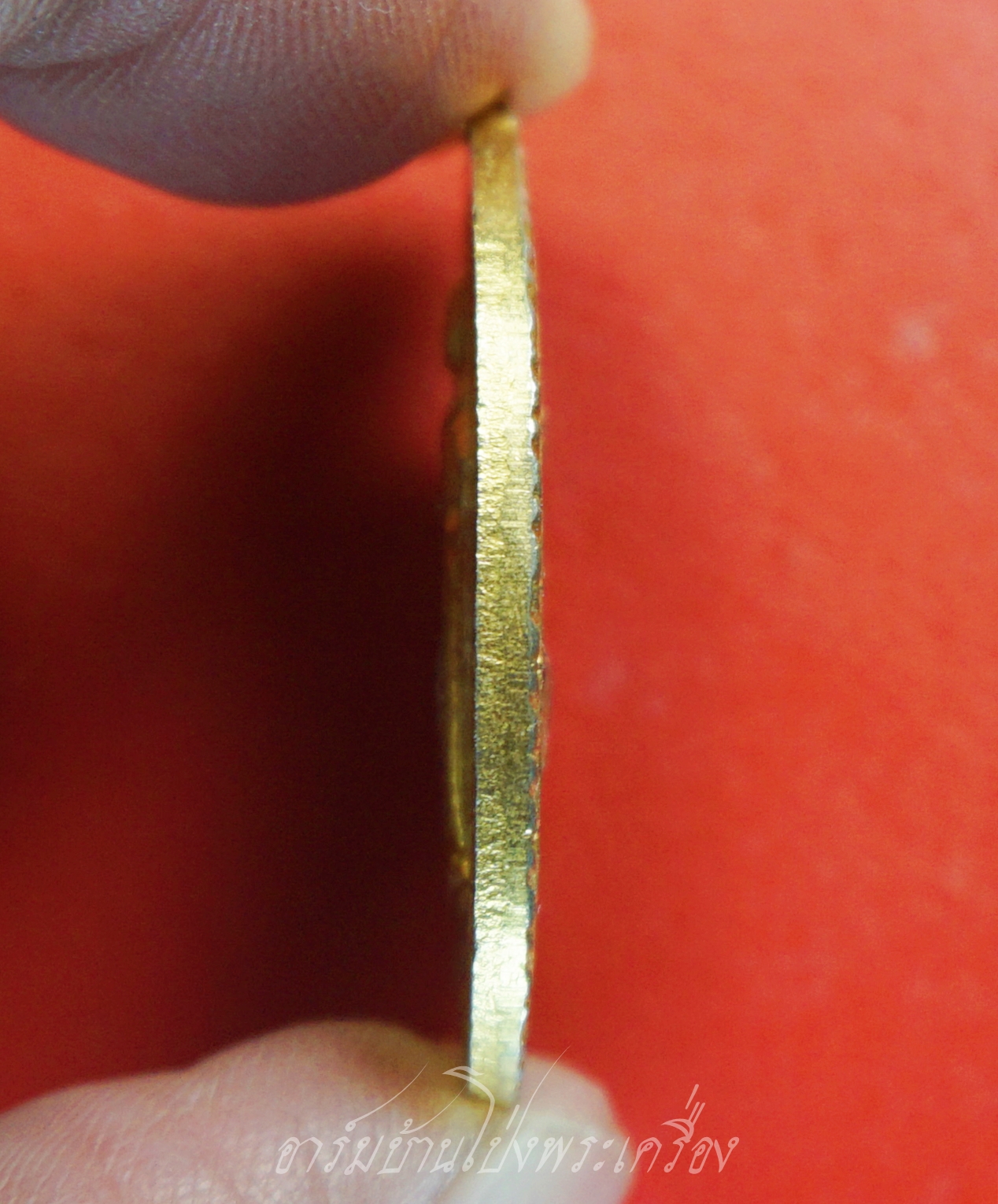 หลวงพ่อคูณ หลังย่าโม รุ่น ไชโย ไชโย ไชโย ย่าโมออกศึก เนื้อกะไหล่ทอง ลงยาสีน้ำเงิน(องค์ที่1)