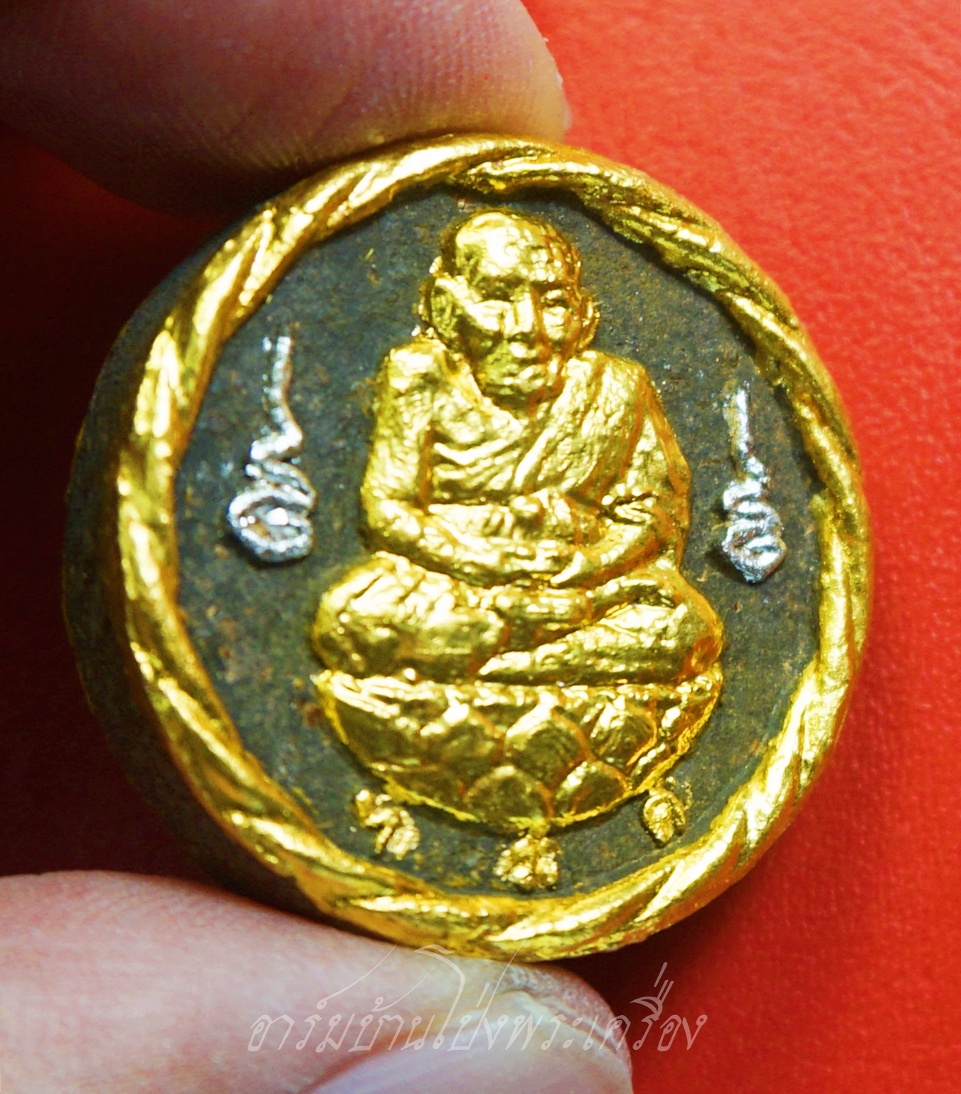 หลวงปู่ทวด จตุคาร-รามเทพ วัดห้วยมงคล รุ่นปาฎิหาร เนื้อผงสีน้ำตาลปัดทอง(องค์ที่1)