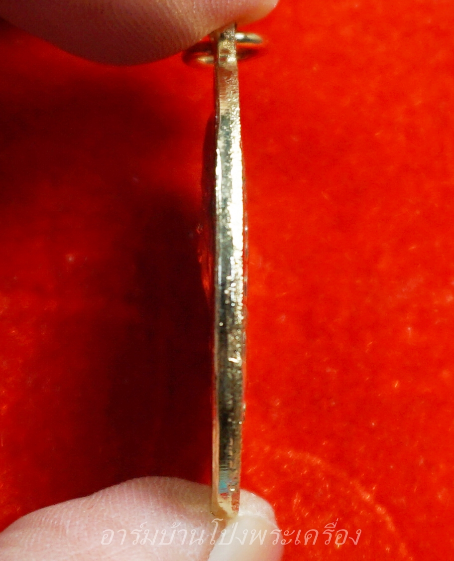 หลวงพ่อยะ วัดท่าข้าม รุ่นเจ้าสัว ปี๒๕๓๕ เนื้อกะไหล่ทอง(องค์ที่4)