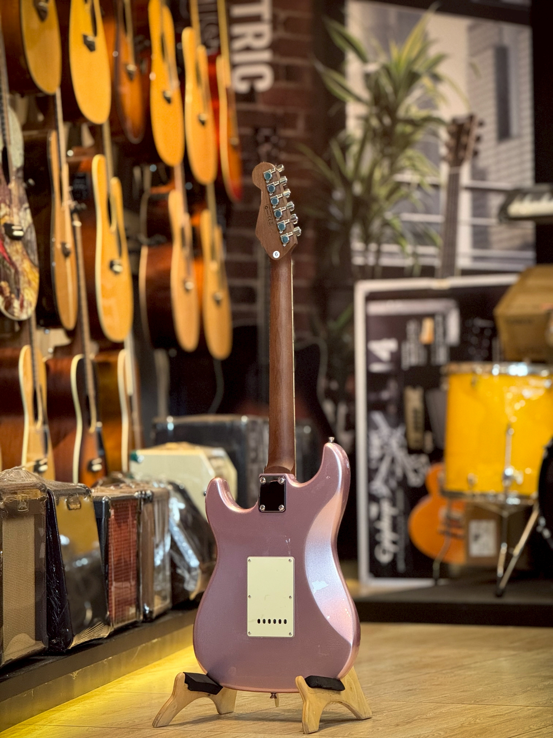 Siam music กีต้าร์ไฟฟ้า TST-PK คอเมเปิ้ลเผา กีตาร์ ปิ๊กอัพ HSS ฟรี กระเป๋า สายแจ็ค ปิ๊ก4อัน ประแจ