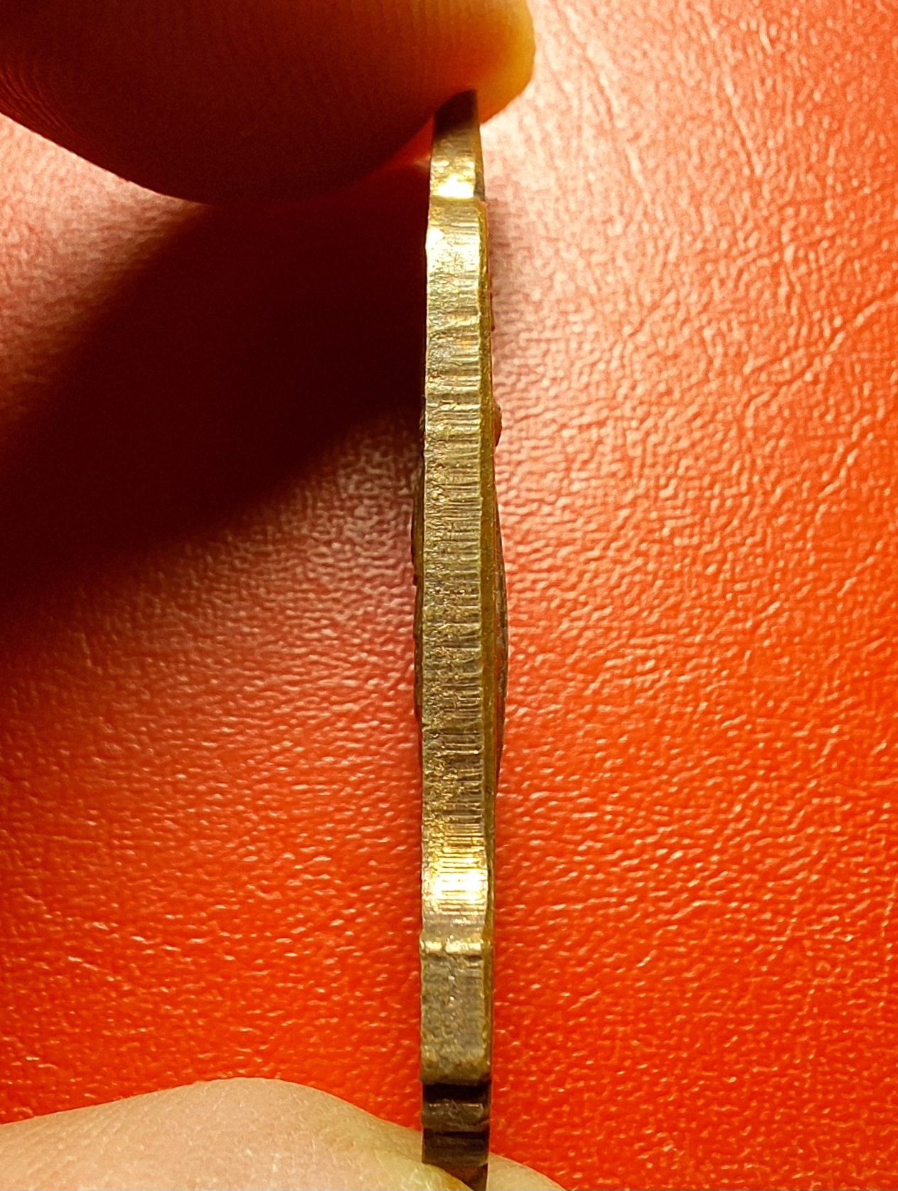 พระวิษณุกรรม วิทยาลัยเทคนิคชัยนาท ปี๒๕๖๑ หลังหลวงปู่ศุข เนื้อทองแดง(องค์ที่1)