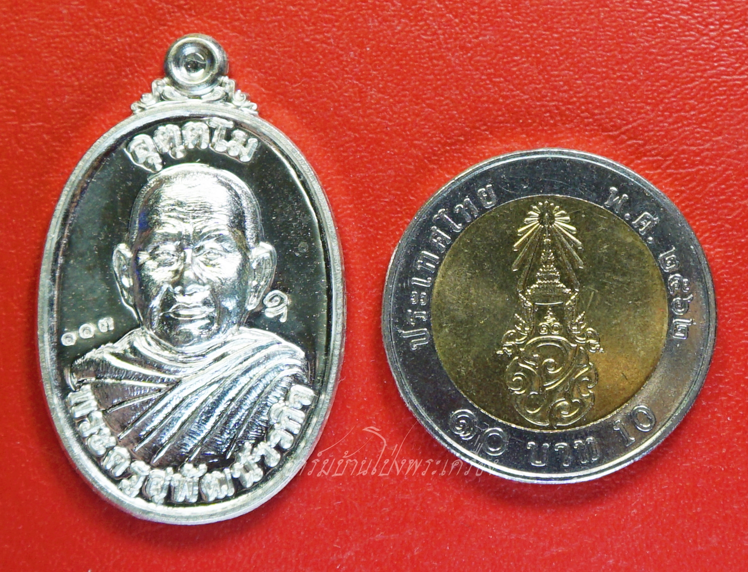 พระครูสุพัฒน์วรกิจ อาจารย์ออย วัดชมภูพล ปี๒๕๖๑ เนื้อเงิน(องค์ที่1)