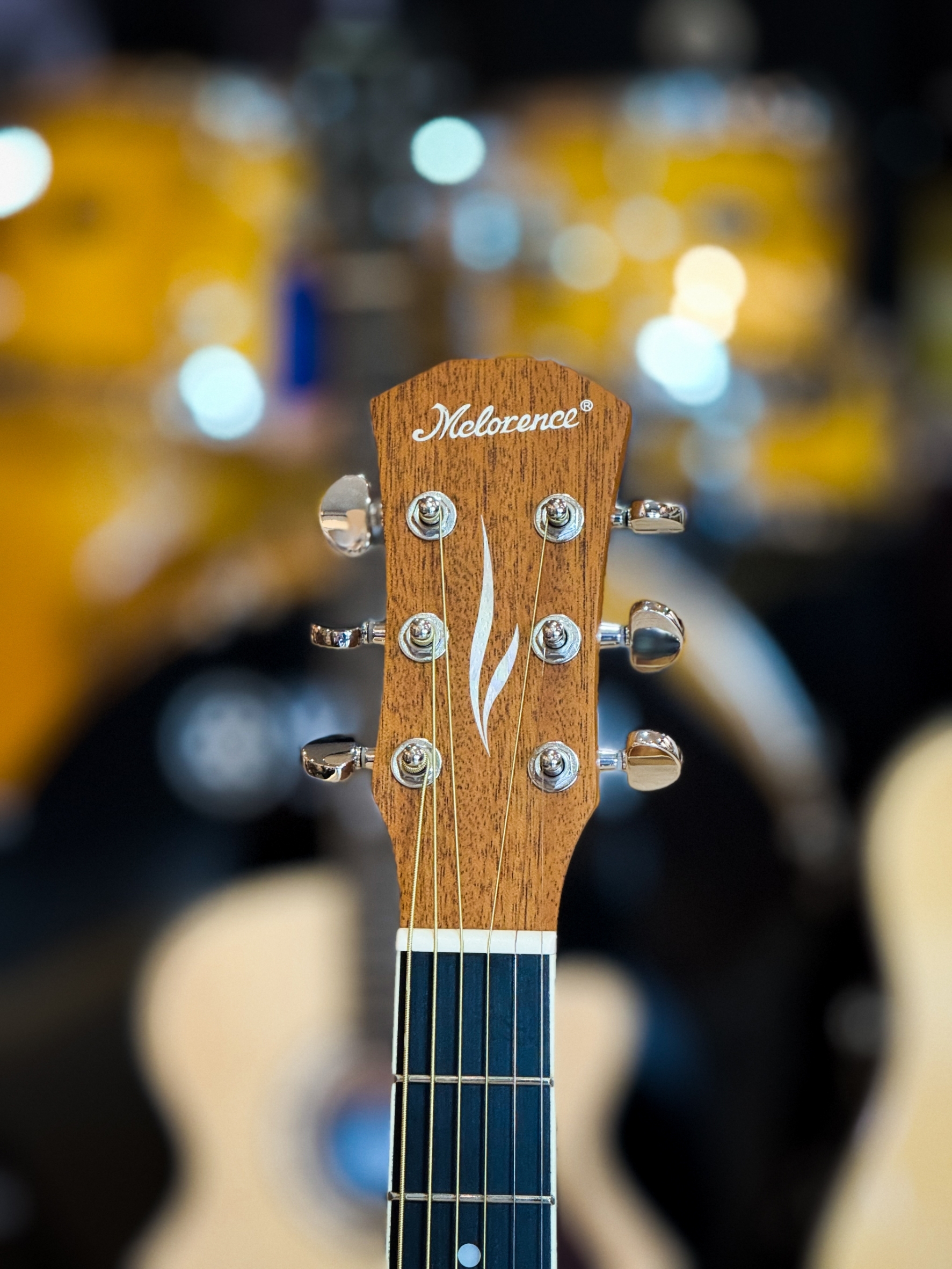 Mclorence กีตารโปร่ง รุ่น MC-36 ขนาด 36 นิ้ว สีไม้เข้ม ไซส์เล็ก เสียงใสกังวาล ขนาดพกพา พร้อมเซตของแถม