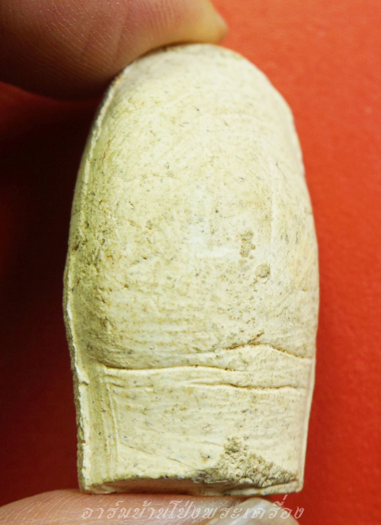 หลวงพ่อคูณ วัดบ้านไร่ นิ้วโป้งจำลอง ลงอักขระยันต์ ปี๒๕๓๖ เนื้อผง(องค์ที่2)