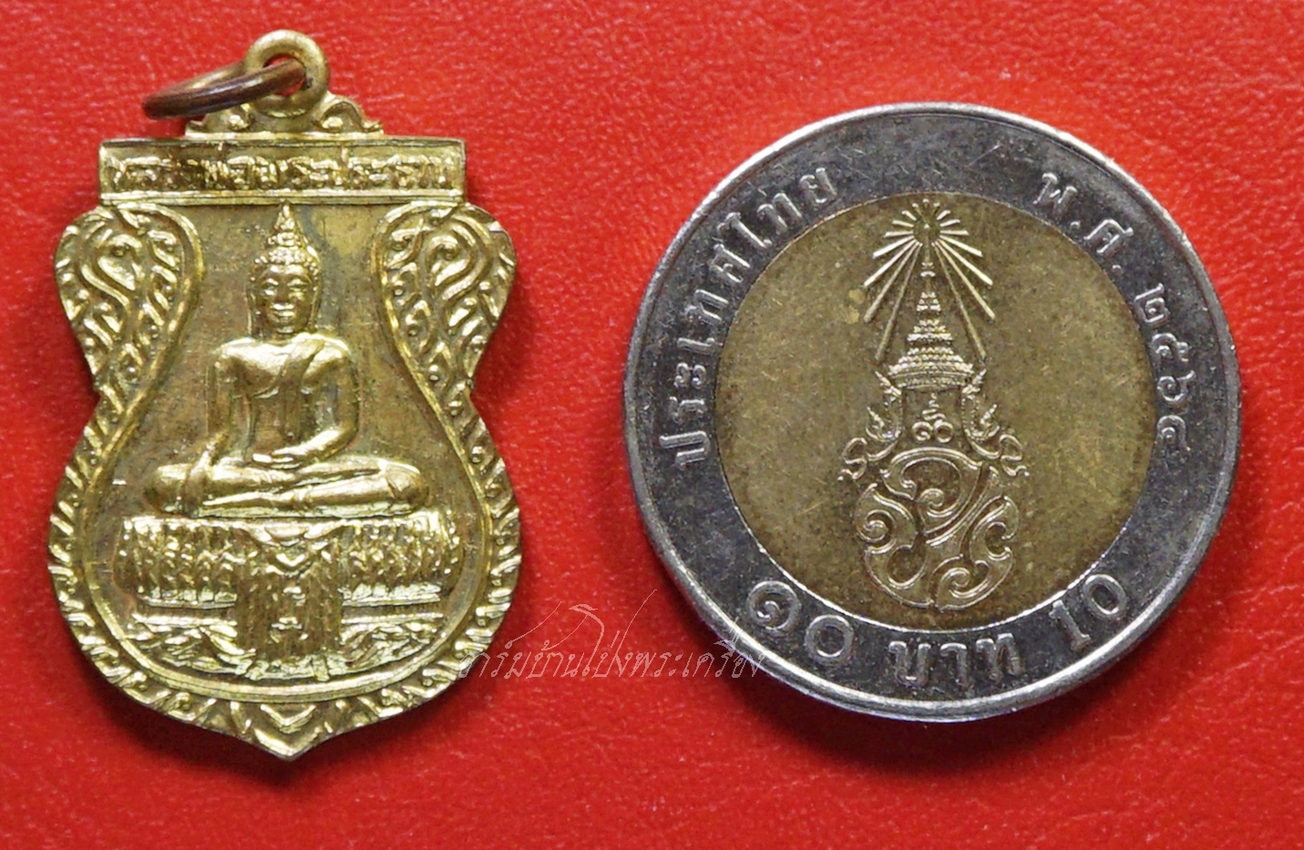 พระครูสุพัฒน์วรกิจ อาจารย์ออย วัดชมภูพล หลวงพ่อพระประธาน ที่ระลึกในงานผูกพัทธสีมา ปี๒๕๒๘ เนื้อฝาบาตร(องค์ที่2)