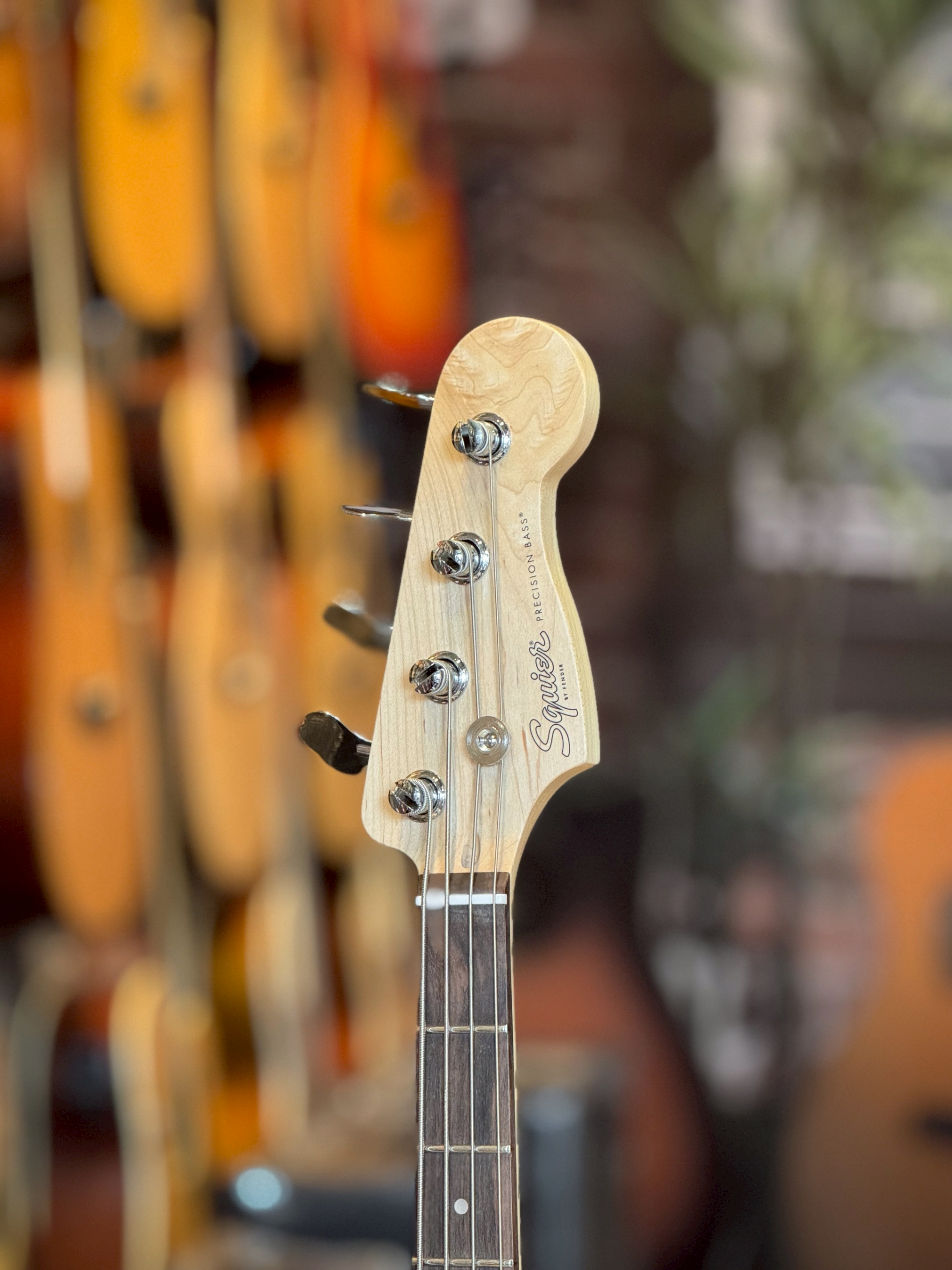 เบสไฟฟ้า Squier Debut Precision Bass สี Sea Foam Dreen พร้อม ปิ๊ก ประแจ