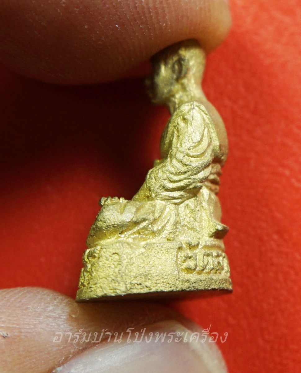 หลวงพ่อสุรินทร์ วัดลาดบัวขาว(หลวงพ่อสอนสร้าง) ปี๒๕๕๓ รูปหล่อ เนื้อฝาบาตร(องค์ที่2)
