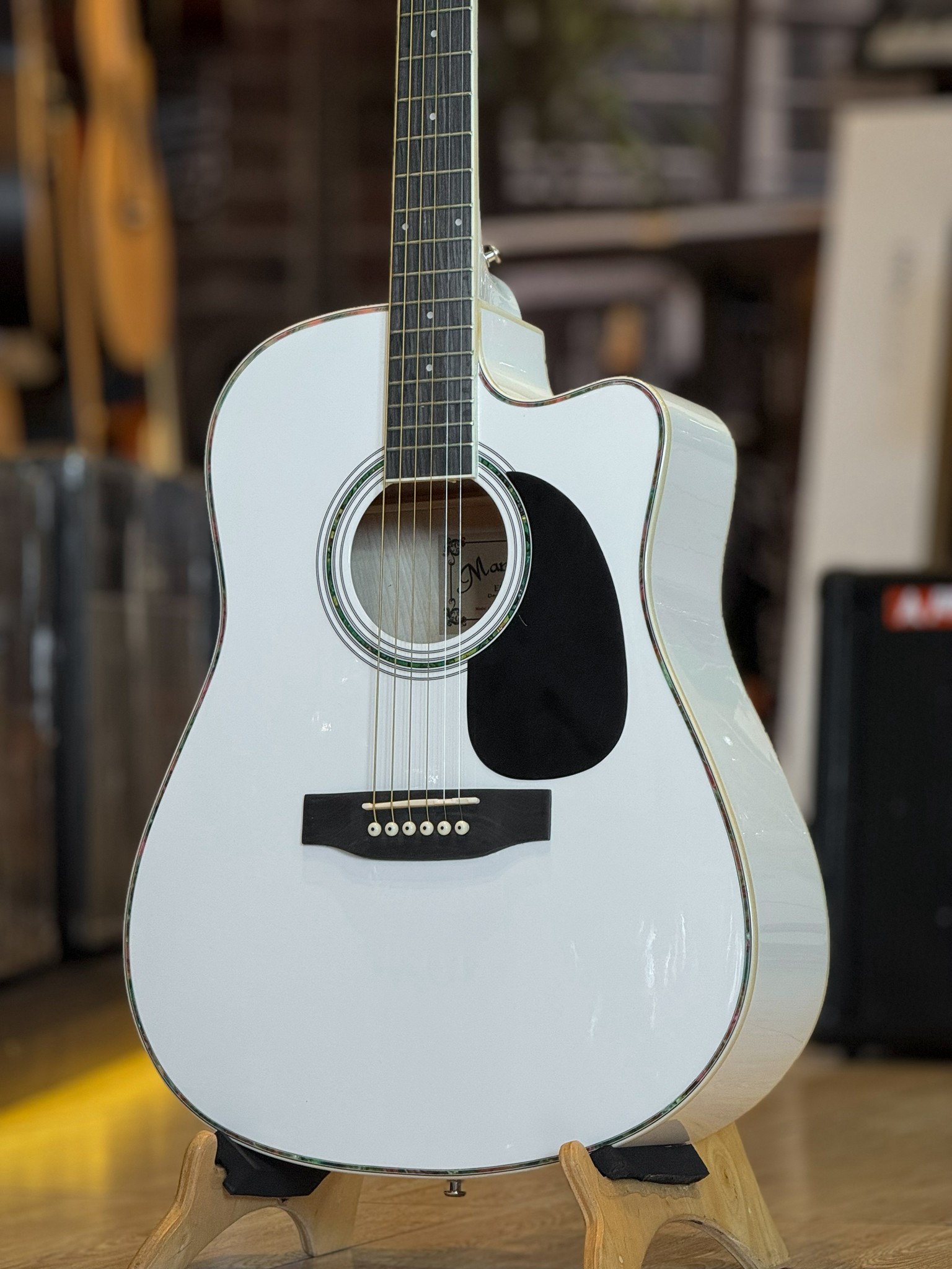 กีต้าร์โปร่ง Martinlee MD410C สีขาว ขนาด 41 นิ้ว พร้อม กระเป๋า ปิ๊กกาด ปิ๊ก4อัน ประแจ ใบคอร์ด คาโป้