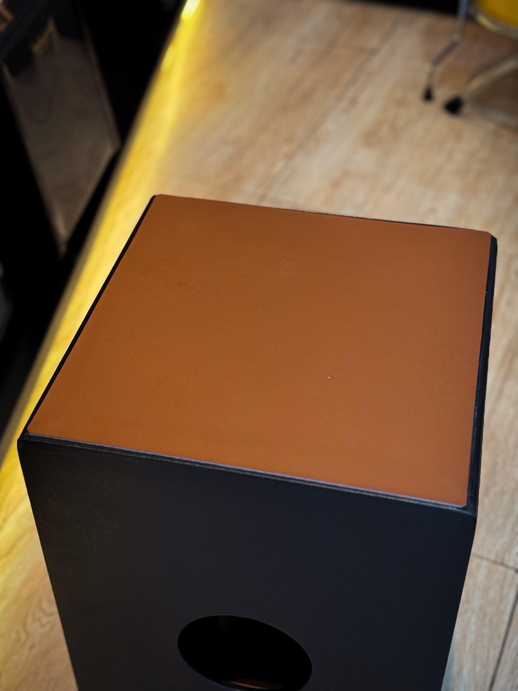 E-Cajon คาฮองไฟฟ้า เลือกได้ 2 input Studio/Mono ไม้หน้า หุ้ม ผ้า 600D PVC