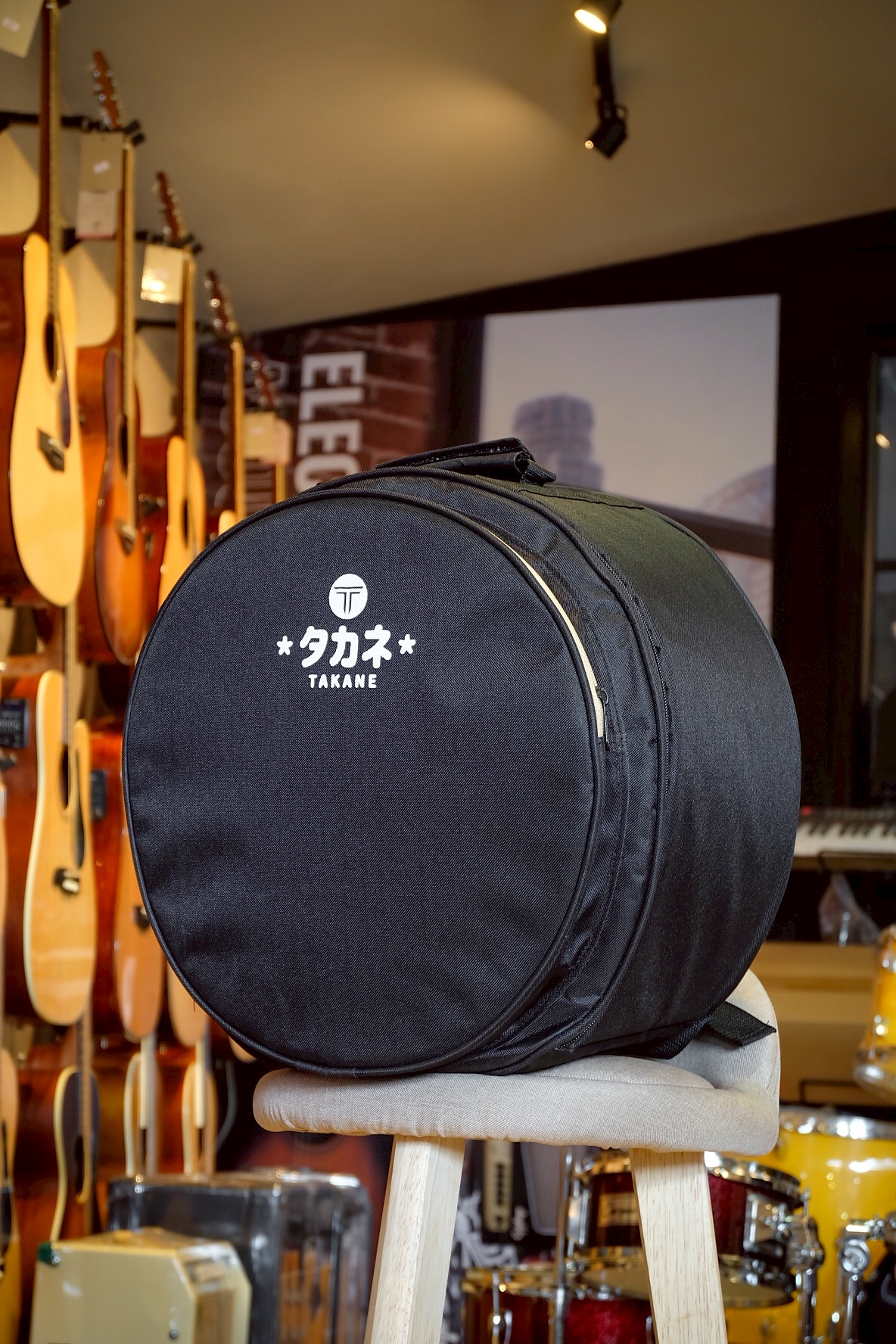 กระเป๋าสแนร์ Takane (Japan) ขนาด 14 x 7 บุฟองน้ำหนา 12 ซิปสีครีมรูปแบบทันสมัย สะพายหลังได้ ใช้งานได้สะดวก