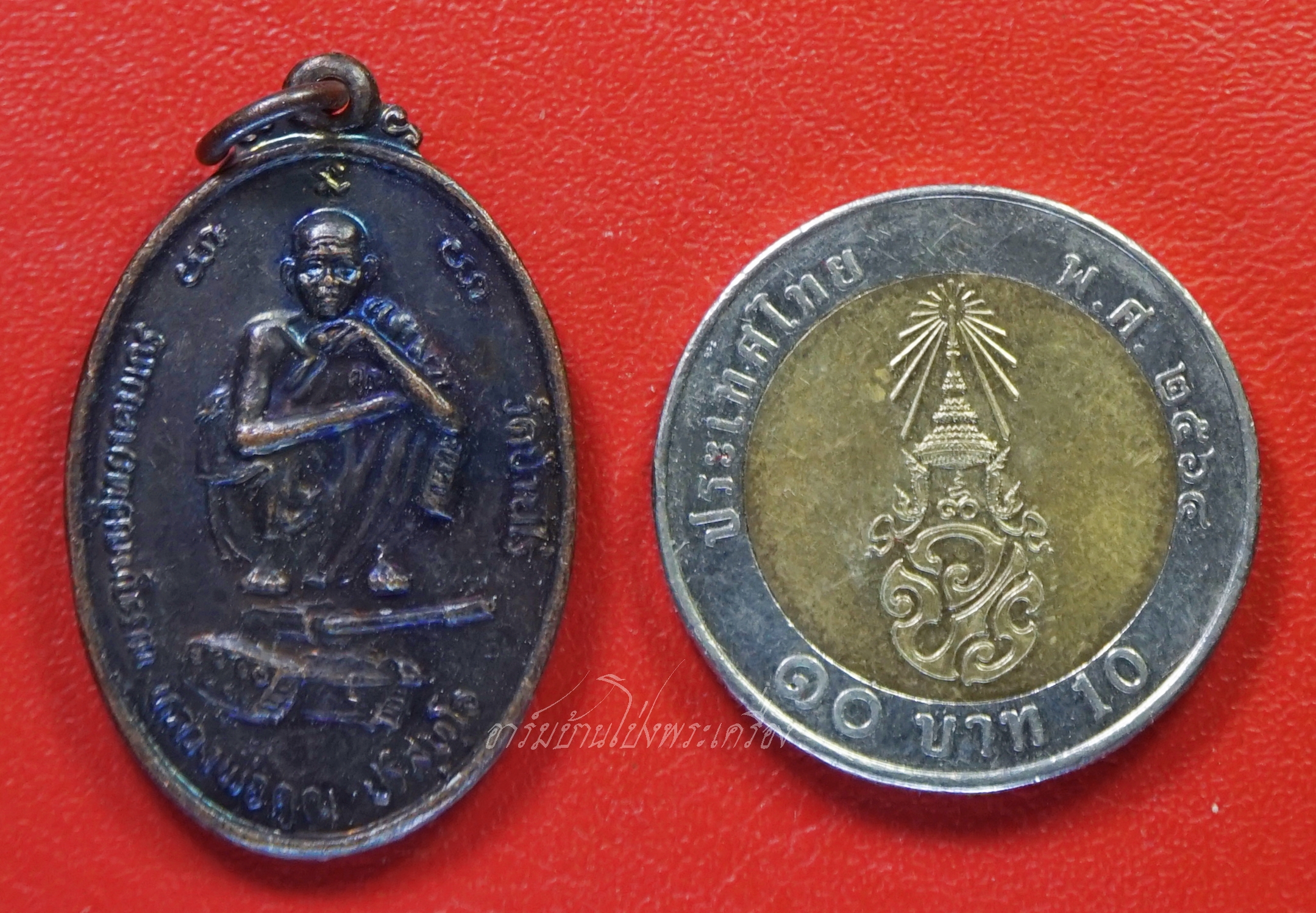 หลวงพ่อคูณ วัดบ้านไร่ รุ่นนั่งรถถัง ปี๒๕๓๘ เนื้อทองแดงรมดำ(องค์ที่2)