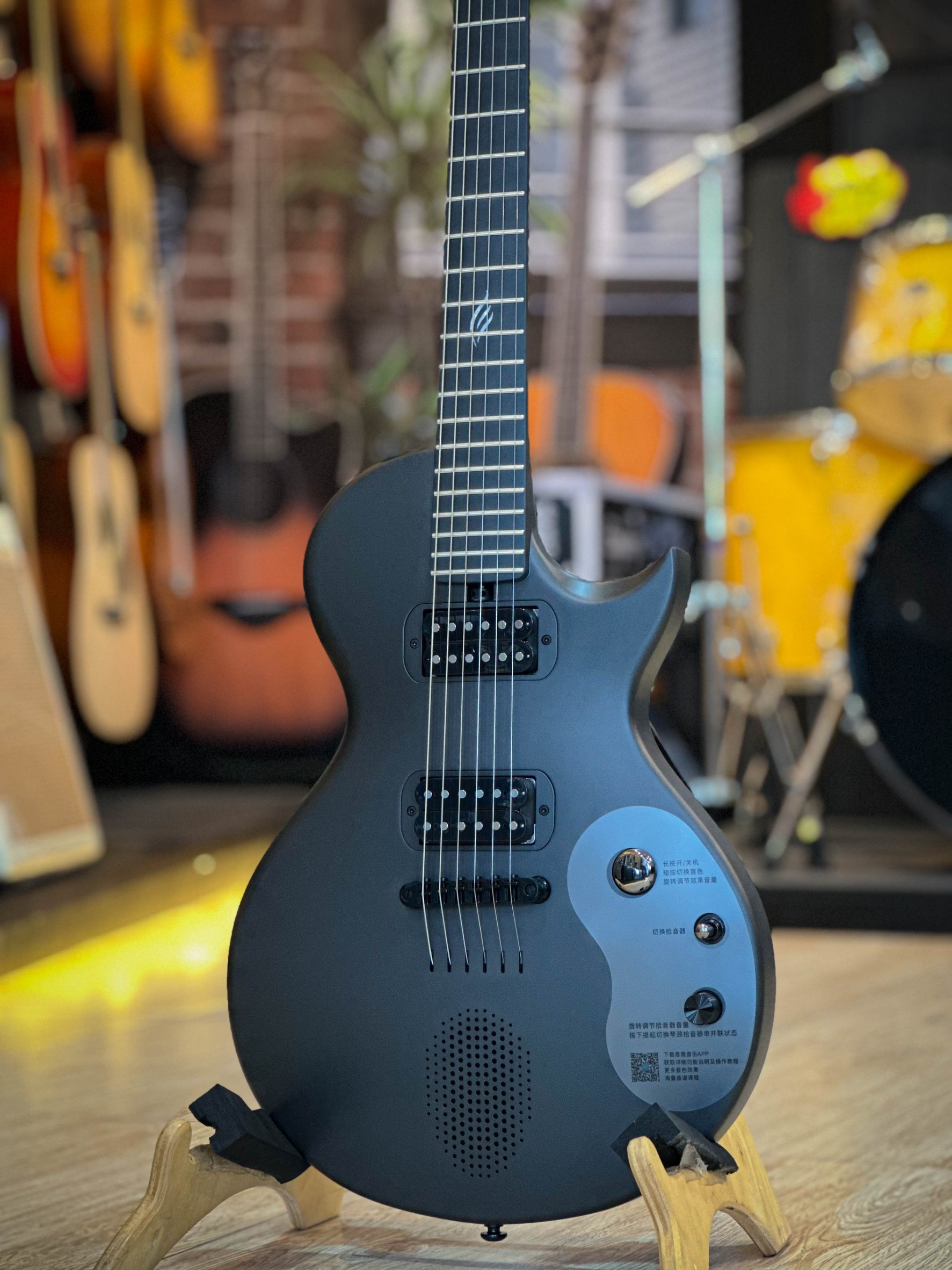 Enya Nova Go Sonic กีต้าร์ไฟฟ้า มีบลูทูธ ลำโพง/เอฟเฟคในตัว Electric Guitar ทัชชิ่งดี พร้อม กระเป๋าซอฟเคส