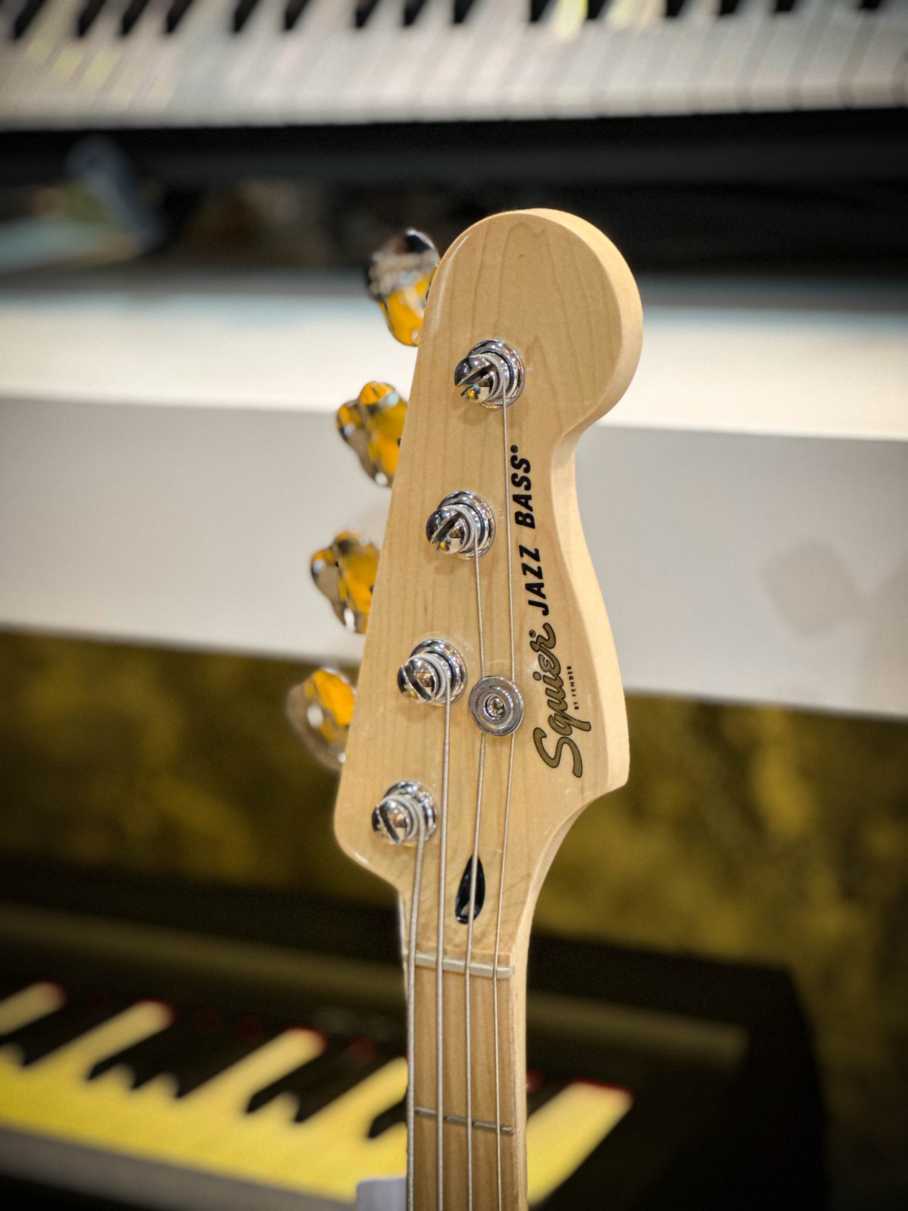 เบสไฟฟ้า Squier by Fender Affinity Bass 20 เฟรต * ประกันศูนย์ 1 ปี *