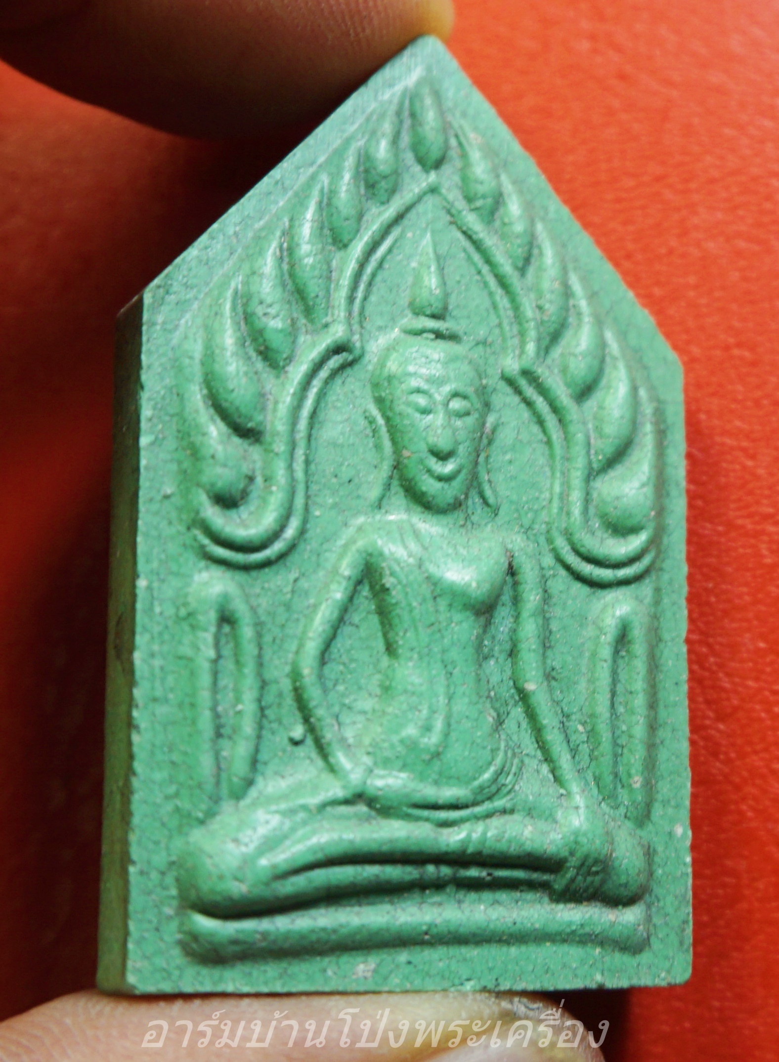 พระขุนแผนธงชัยชนะมาร รุ่นเสริมบารมี เนื้อเขียวแตกลายงา เจ้าคุณธงชัย วัดไตรมิตรฯ ปลุกเสกที่ศาลเจ้าแม่สุชาดา จ.ลำปาง(องค์ที่1)