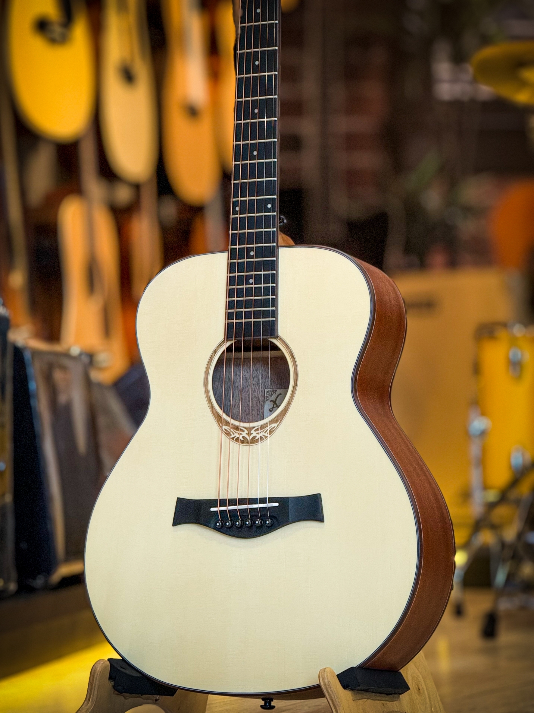 Amari AM-Mini 36 กีต้าร์โปร่งไฟฟ้า ทรงแบบ Taylor Mini เล่นง่าย เคลือบด้านโชว์ลายไม้ แถมฟรี กระเป๋า