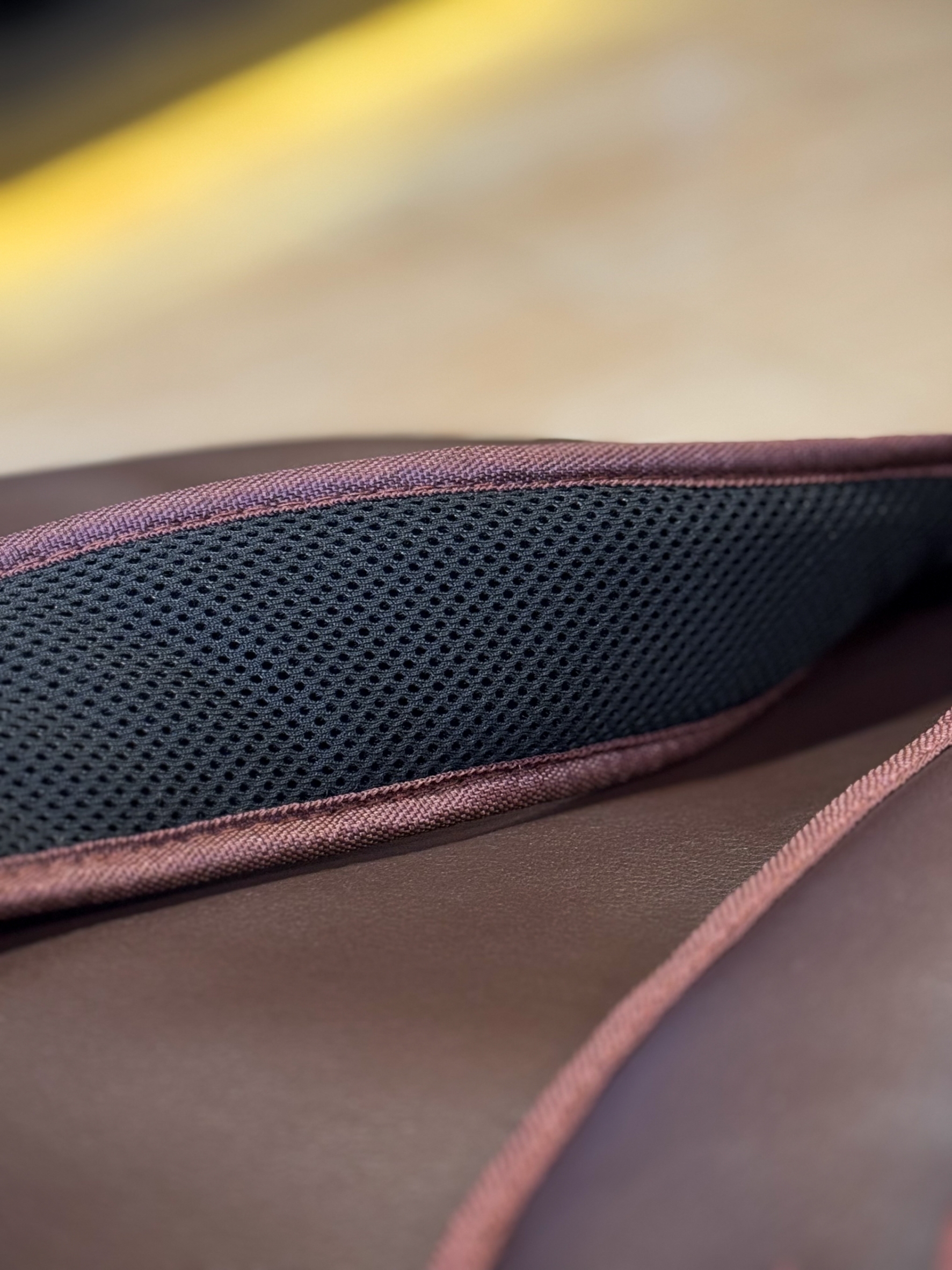 กระเป๋าหนังสแนร์ TAKANE ขนาด 14 นิ้ว บุฟองน้ำหนา กันละอองน้ำ กันฝุ่น พร้อมสายสะพาย