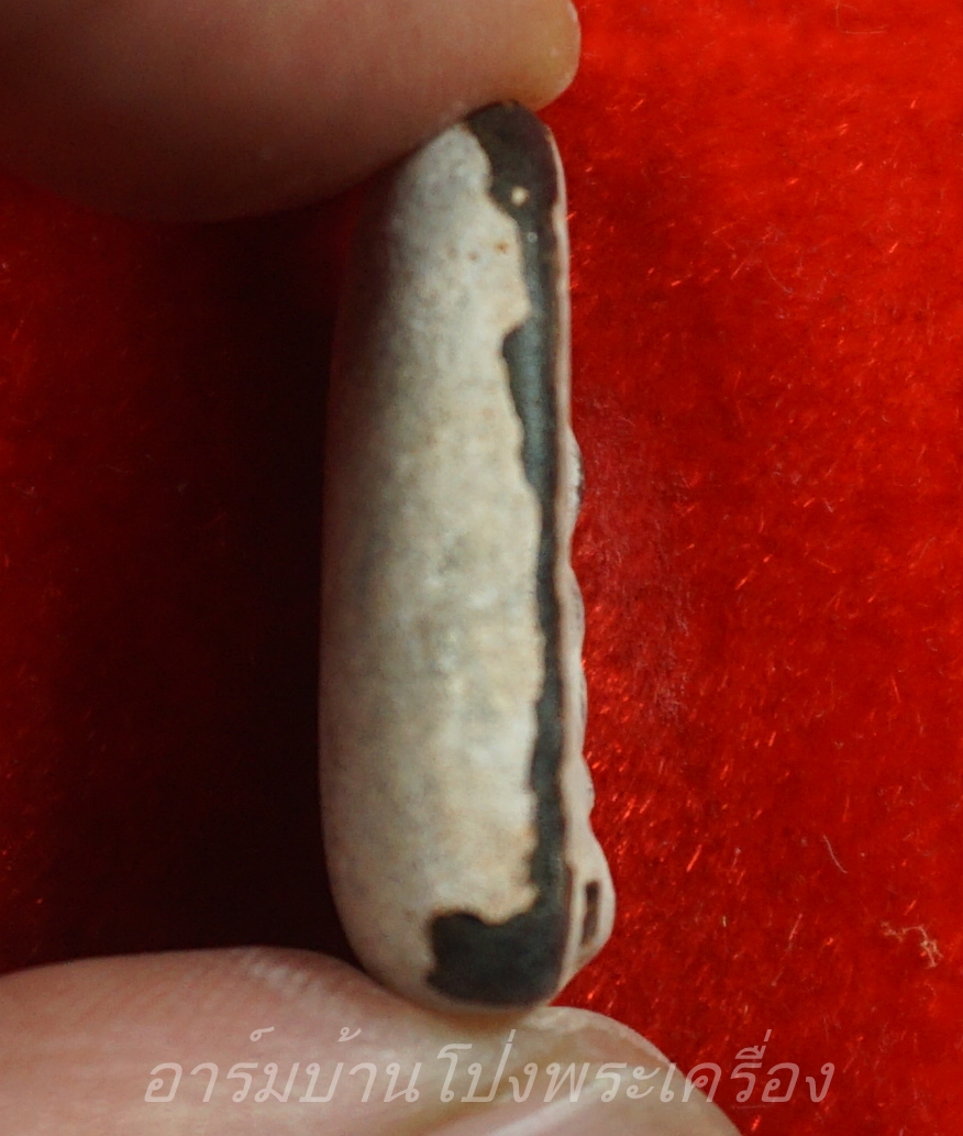 พระกรุ วัดบ้านโป่ง เนื้อเมฆพัตร(องค์ที่1)