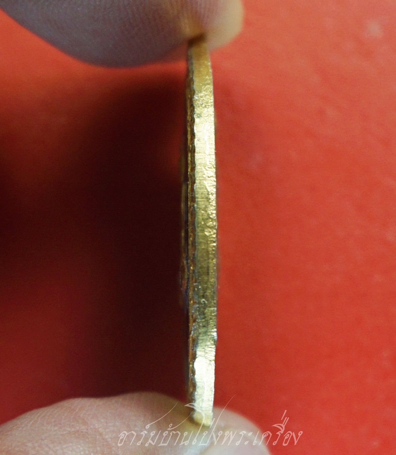 หลวงพ่อคูณ หลังย่าโม รุ่น ไชโย ไชโย ไชโย ย่าโมออกศึก เนื้อกะไหล่ทอง ลงยาสีน้ำเงิน(องค์ที่1)