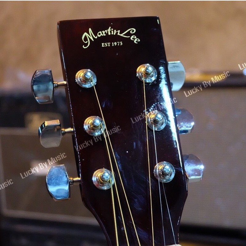 Martin Lee กีต้าร์โปร่ง 38 นิ้ว สีไม้ **มีเหล็กดามคอ** ลูกบิดโครเมียม ขนาด 38 นิ้ว ผู้ใหญ่เล่นได้ ไม้ลินเดน ทรงคอเว้า แถมฟรี กระเป๋า ปิ๊ก ที่เก็บปิ๊ก จูนเนอร์ สายสะพาย และใบคอร์ด พร้อมส่ง