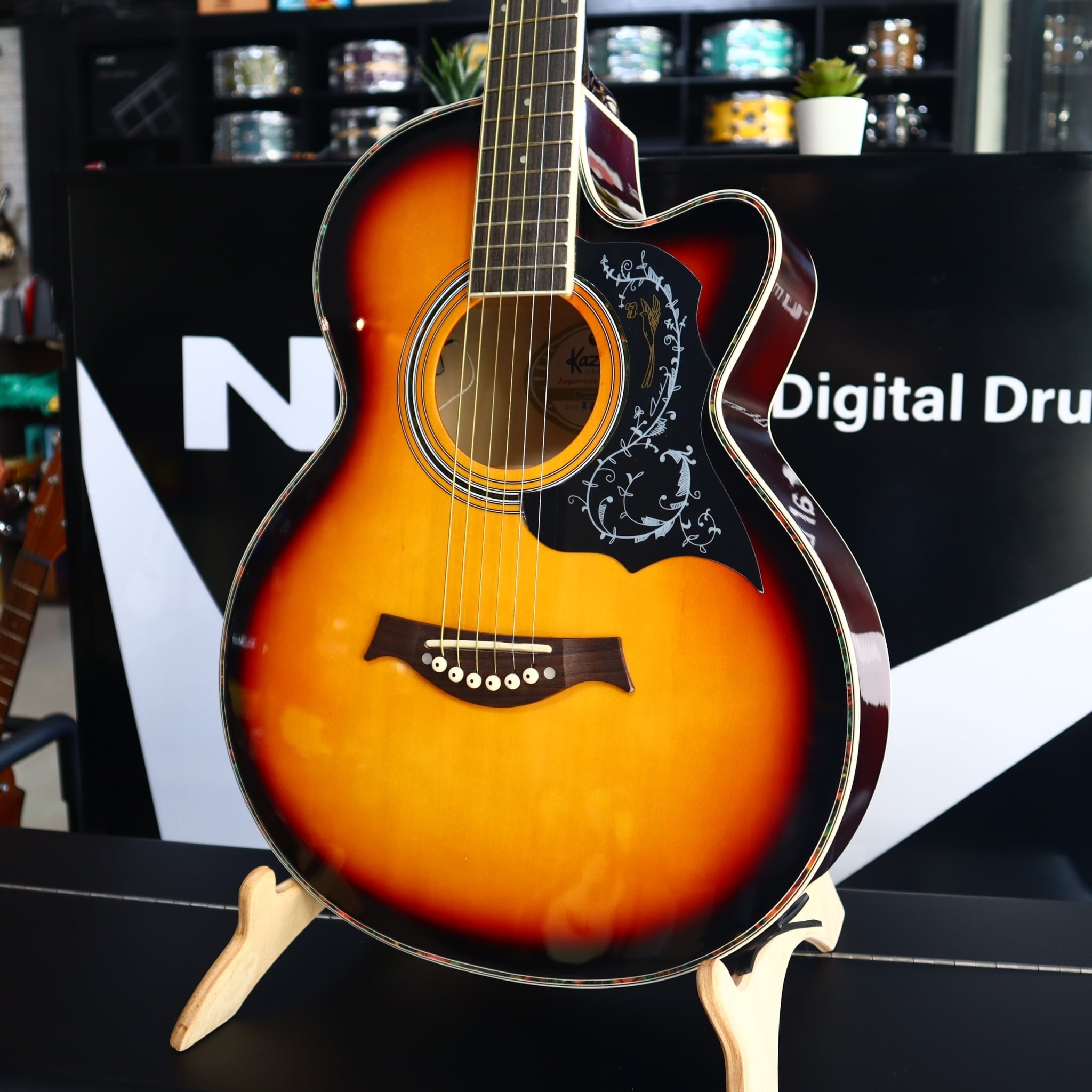 กีต้าร์โปร่งไฟฟ้า Kazuki รุ่น kz39c สีซันเบิร์ส ขนาด 39 นิ้ว พกพาง่าย สามารถขันคอได้ ฟรี กระเป๋า + ปิ๊ก