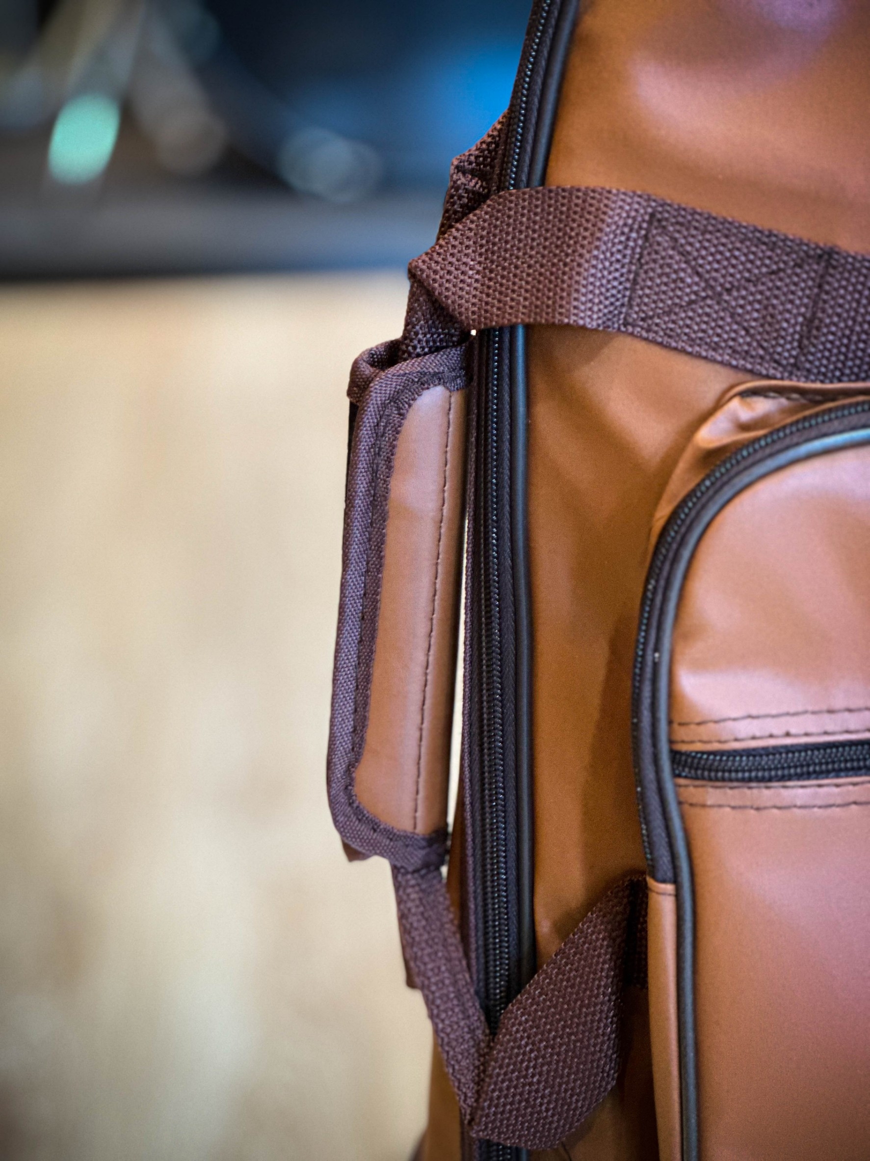 Soft Case Bass Bag NAMI บุฟองน้ำ 5 มิล สีน้ำตาล วัสดุเป็นหนัง กระเป๋าเบสหนัง เบสไฟฟ้า มีหูหิ้ว/สะพายหลังได้