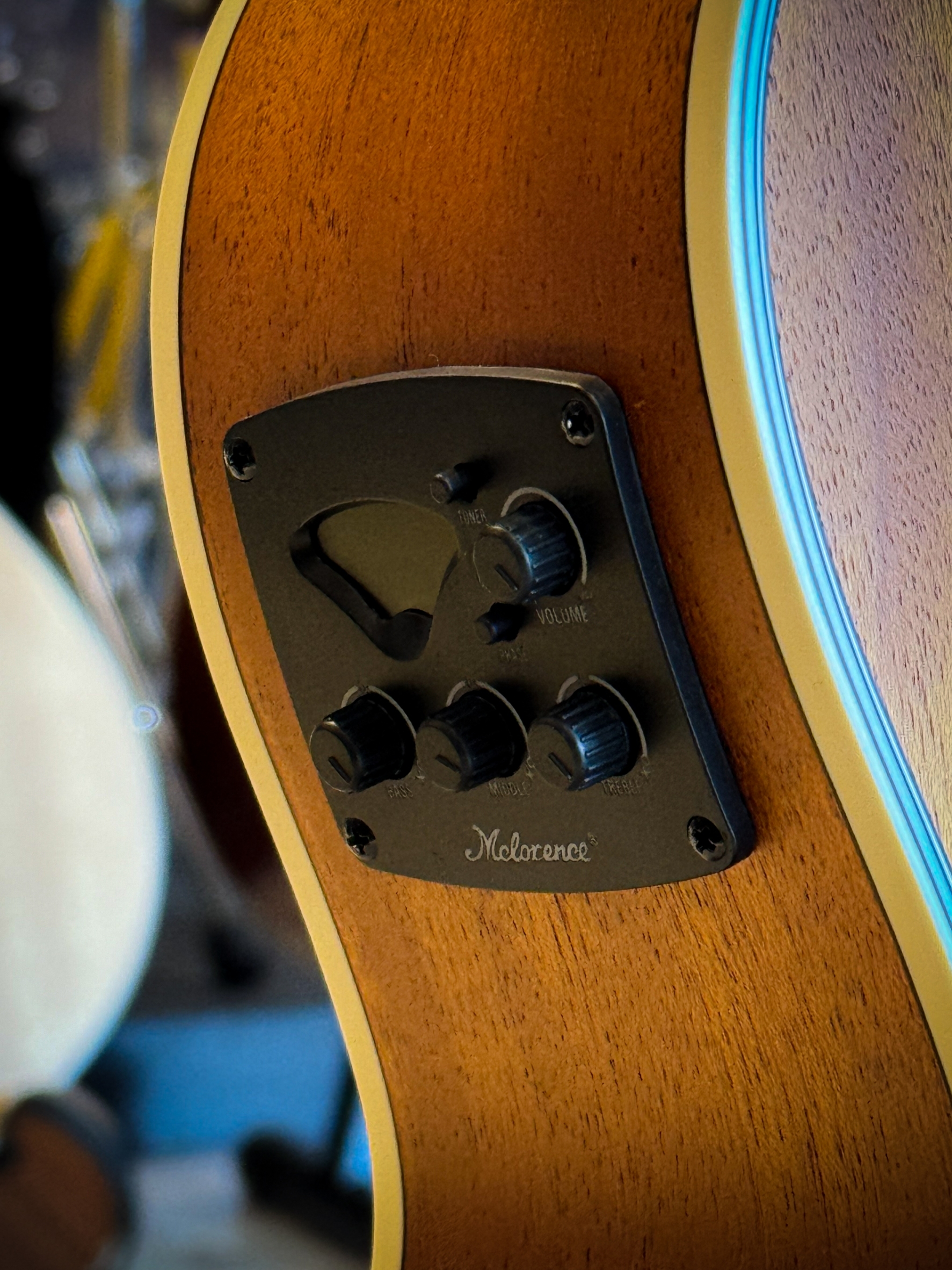 Mclorence กีตารโปร่งไฟฟ้า รุ่น MC-36CE ขนาด 36 นิ้ว เสียงใสกังวาล ไซส์เล็ก ขนาดพกพา พร้อมเซตสุดคุ้ม