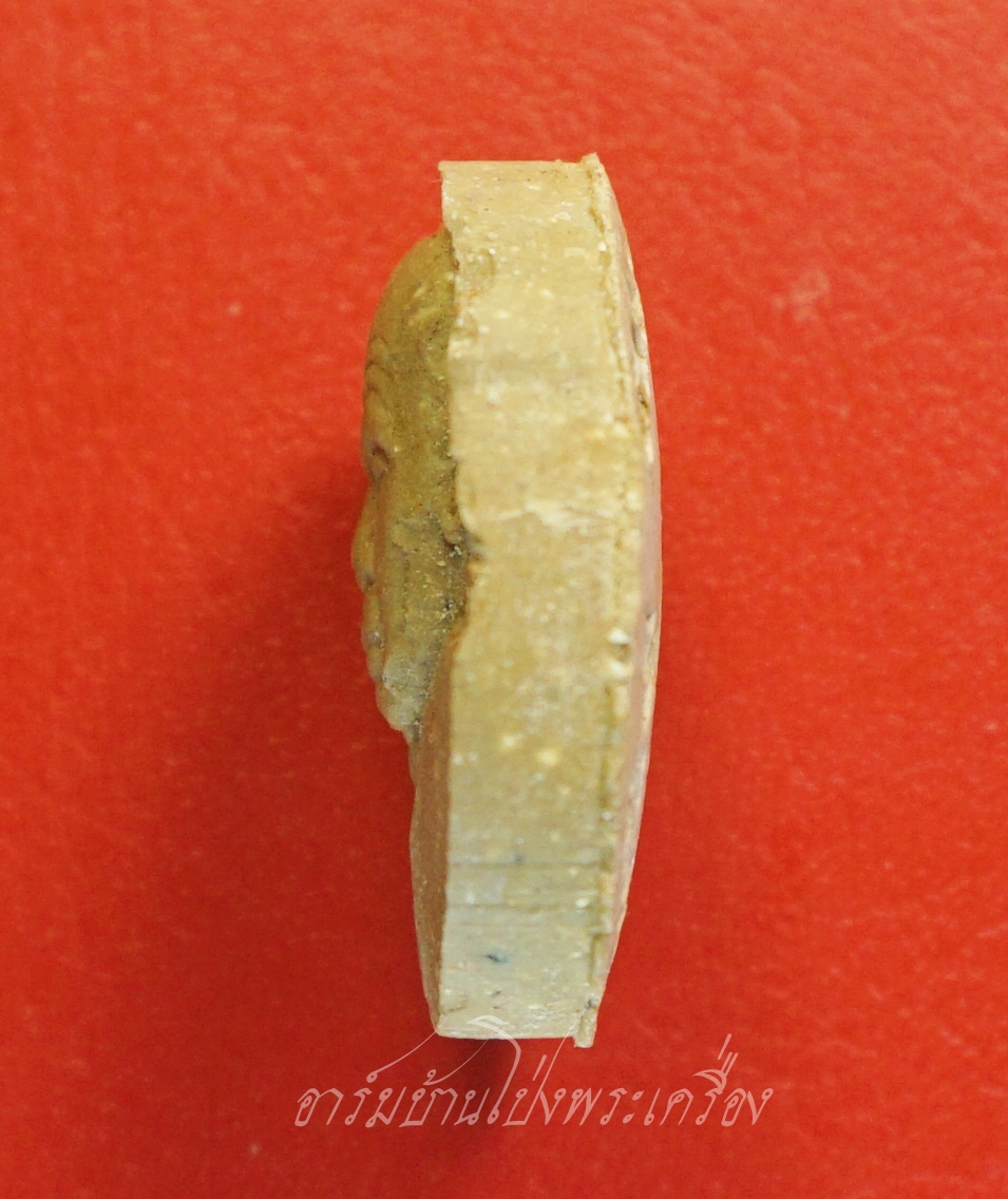 หลวงปู่แผ้ว วัดกำแพงแสน พระผงเม็ดกระดุม ปี๒๕๔๘ เนื้อผงพุทธคุณ(องค์ที่2)