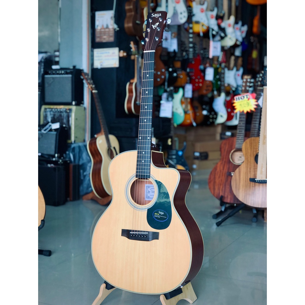 กีต้าร์โปร่ง Saga รุ่น SF700GC หน้าไม้แท้ Top Solid กระเป๋า SAGA ปิ๊ก คาโป้